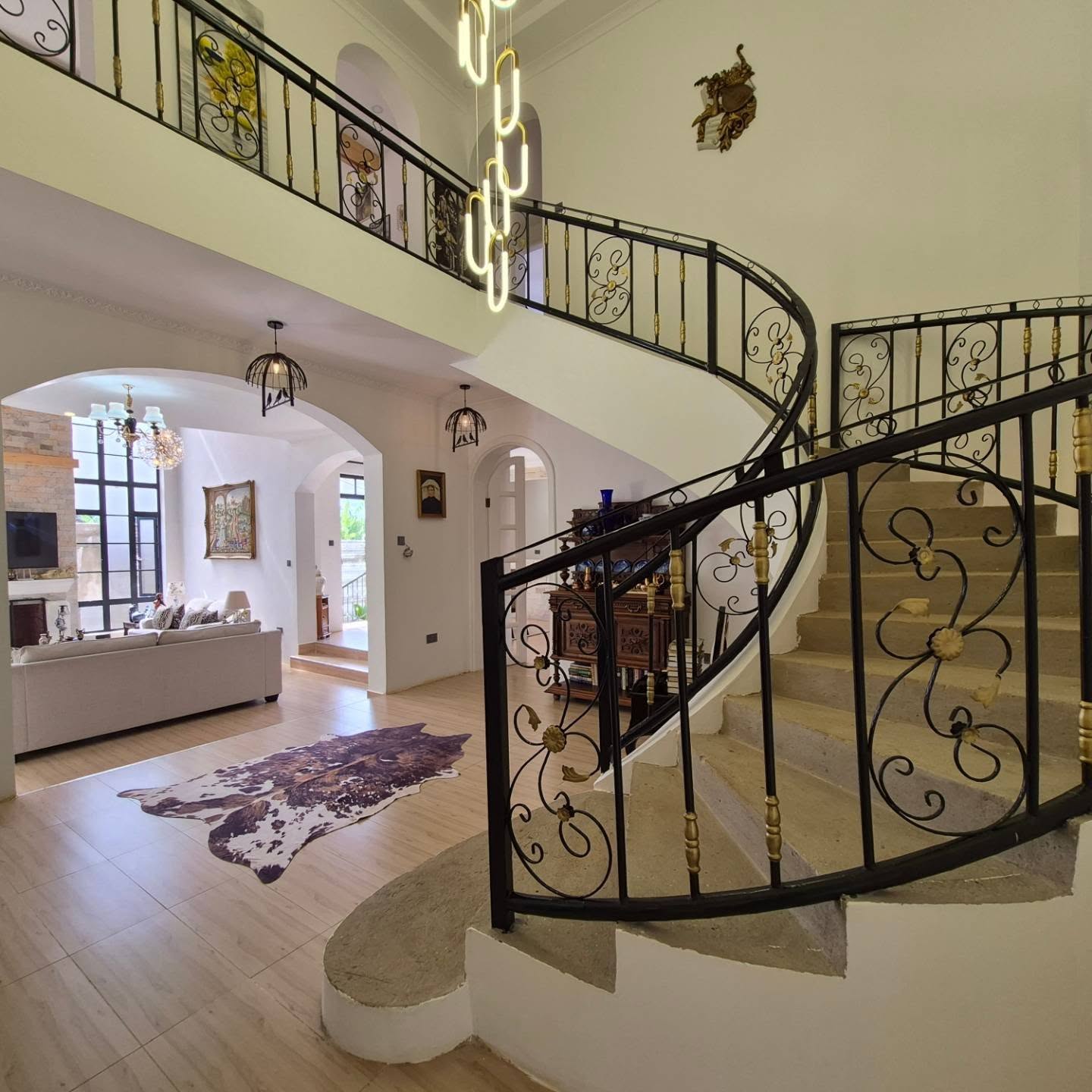Executive 4-Bedroom All-En-Suite Home for Sale thumbnail 11