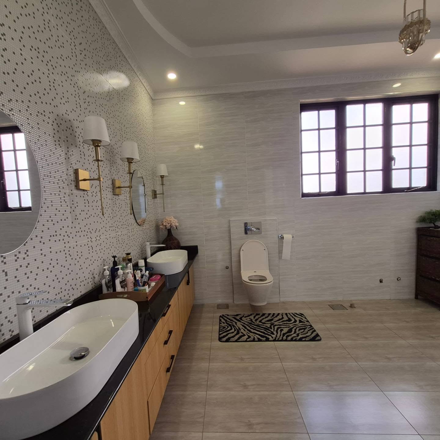 Executive 4-Bedroom All-En-Suite Home for Sale thumbnail 12