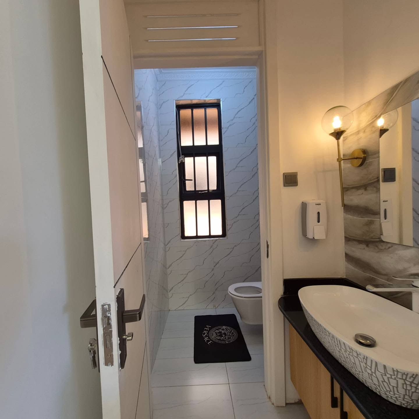 Executive 4-Bedroom All-En-Suite Home for Sale thumbnail 16