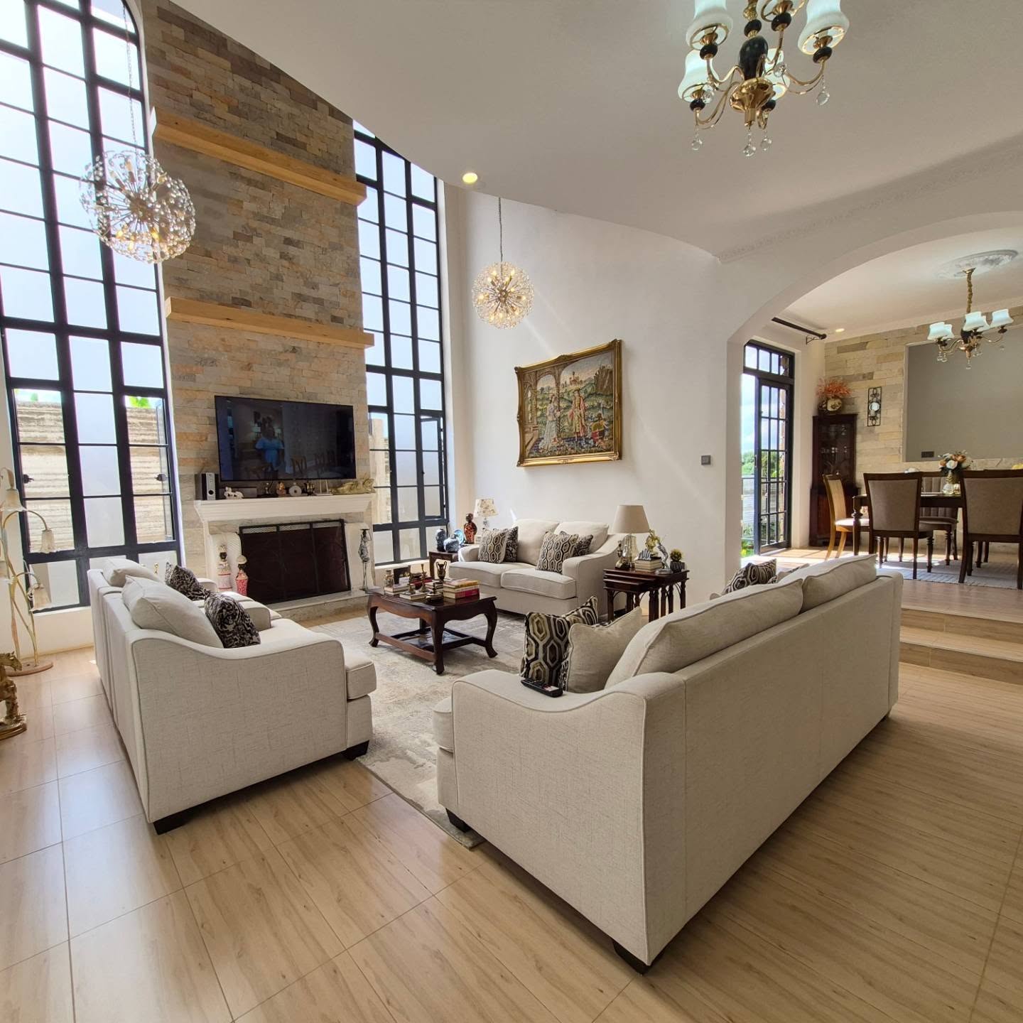 Executive 4-Bedroom All-En-Suite Home for Sale thumbnail 19