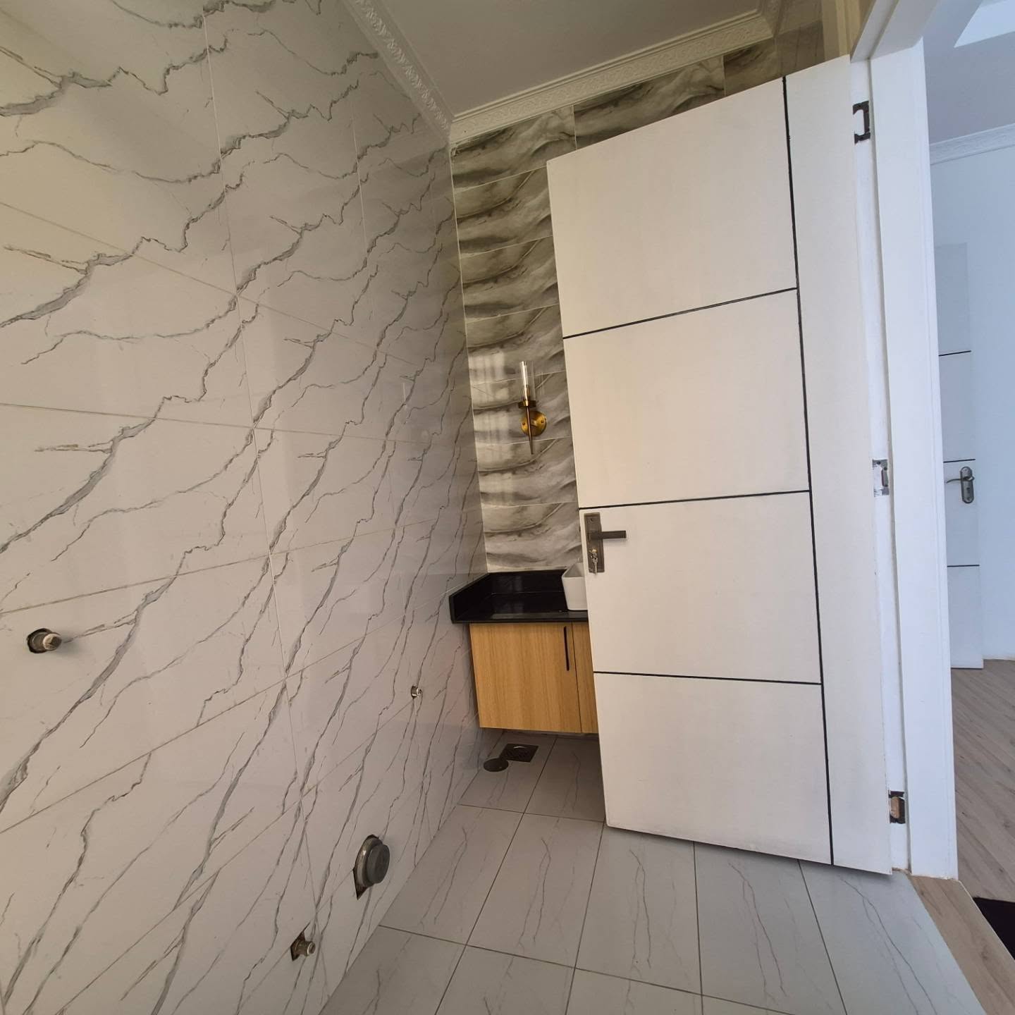 Executive 4-Bedroom All-En-Suite Home for Sale thumbnail 20