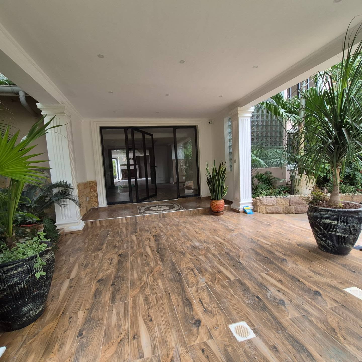 Beautiful 5 bedrooms Ambassadorial House to let in Runda|Nairobi thumbnail 3