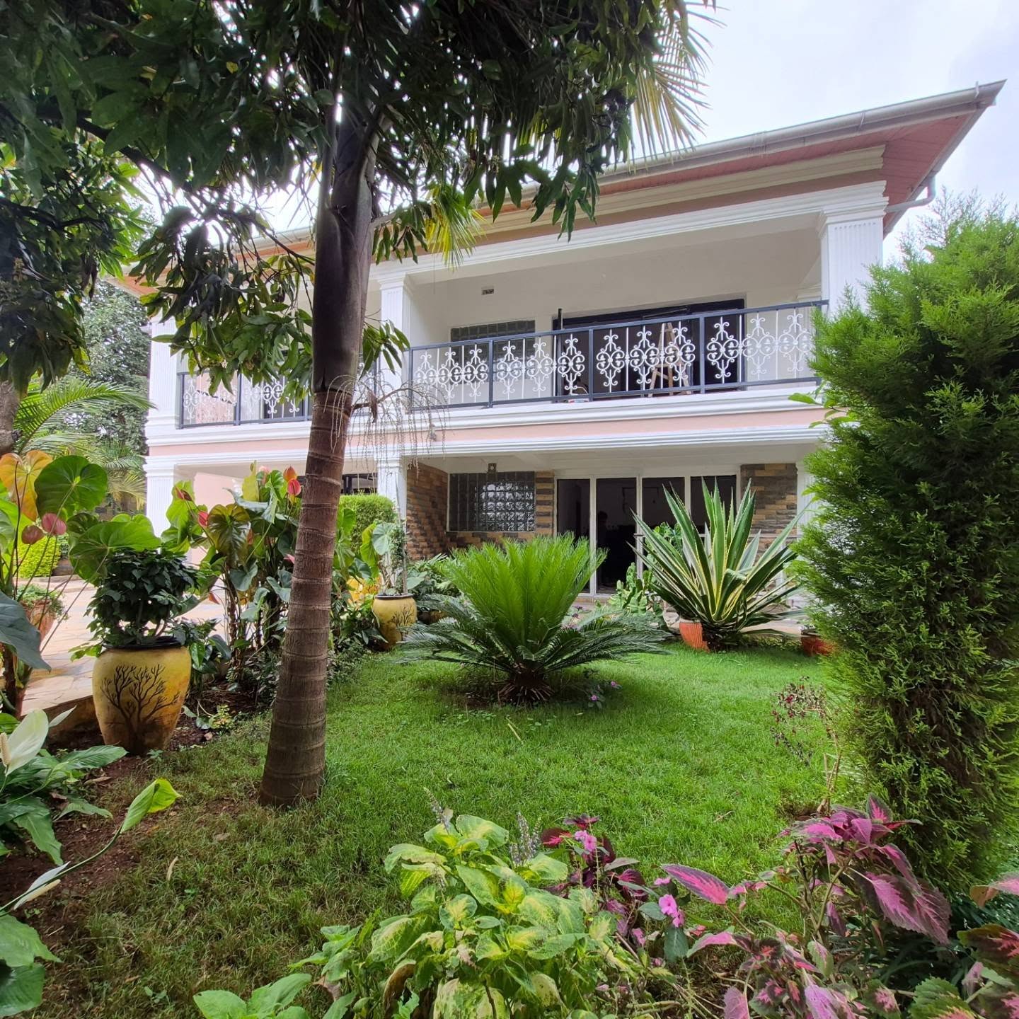 Beautiful 5 bedrooms Ambassadorial House to let in Runda|Nairobi thumbnail 4