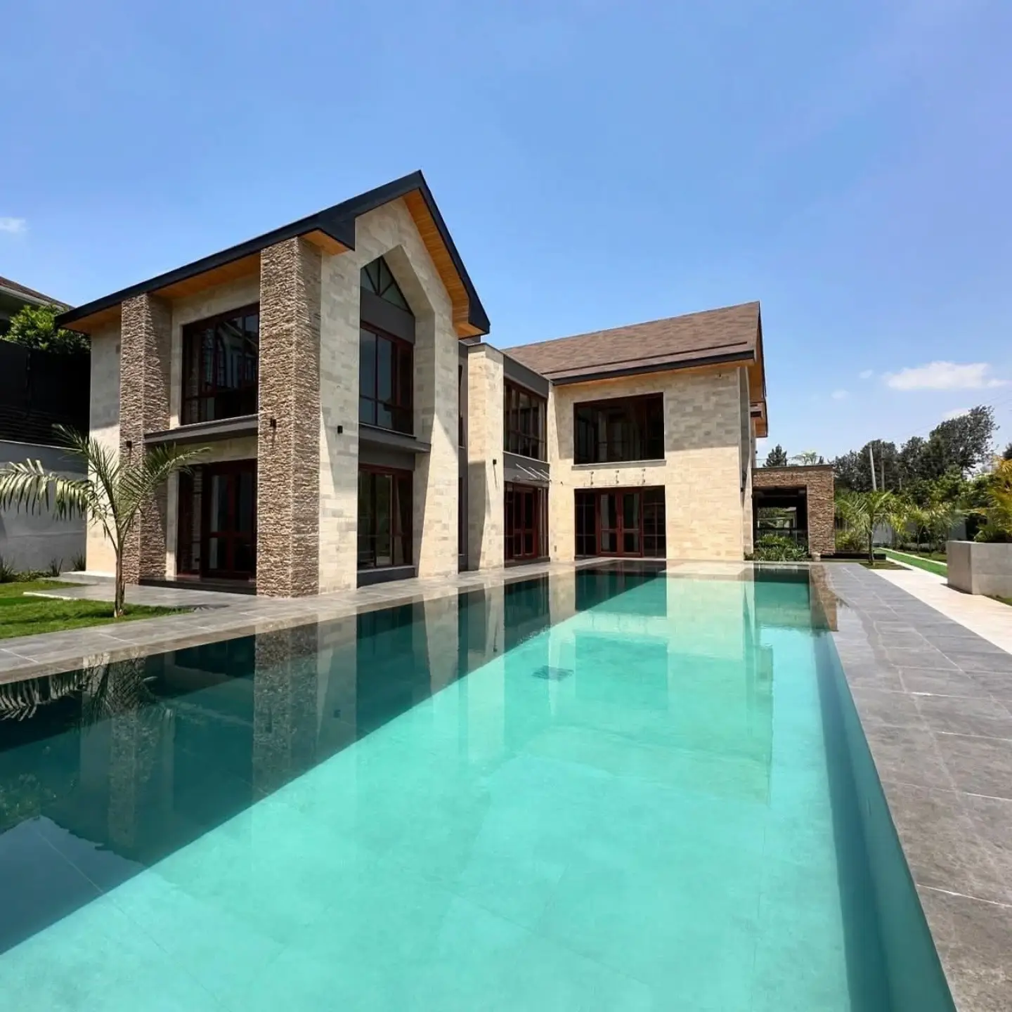 Magnificent 4-Bedroom Ambassadorial Residence for Sale in Runda thumbnail 2