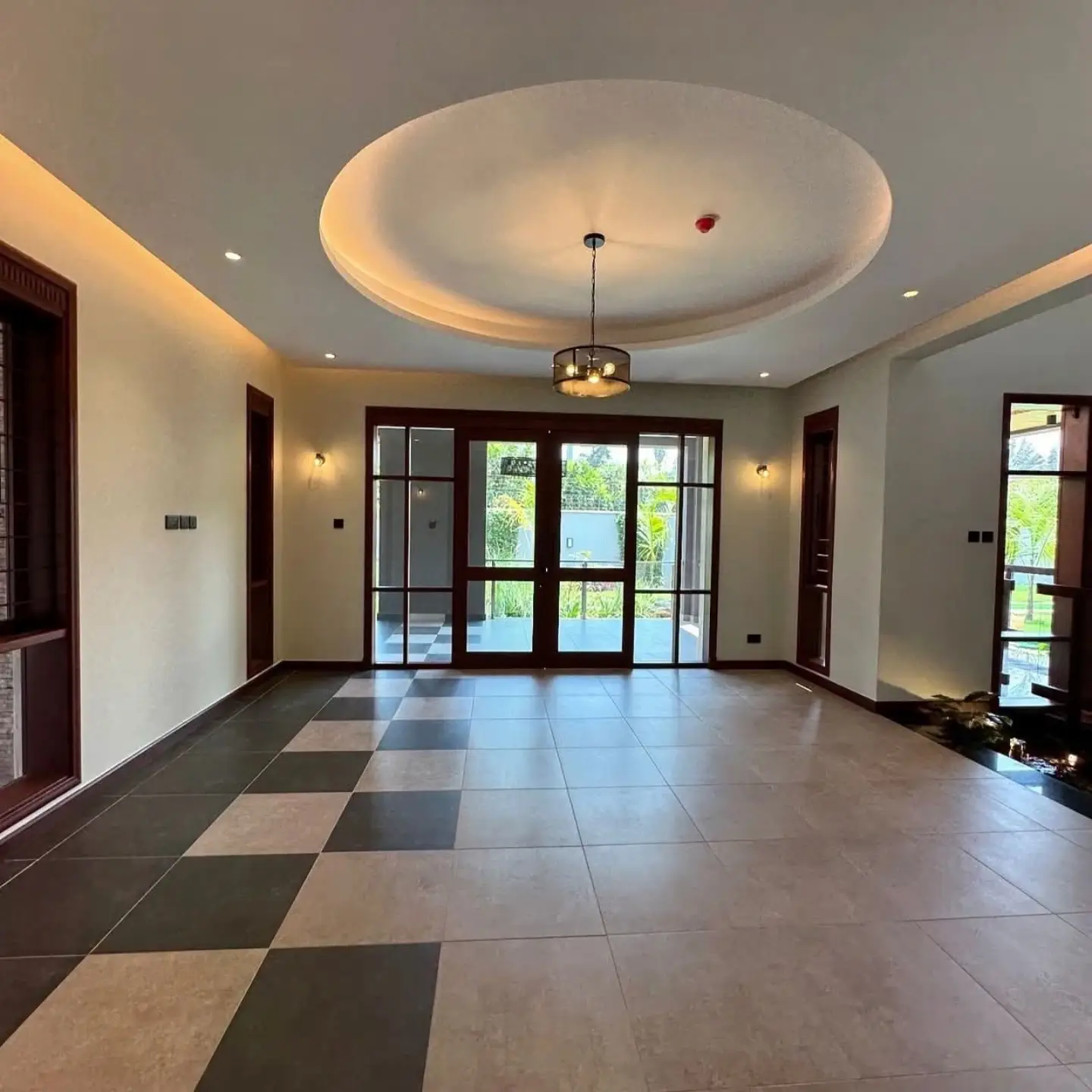 Magnificent 4-Bedroom Ambassadorial Residence for Sale in Runda thumbnail 5