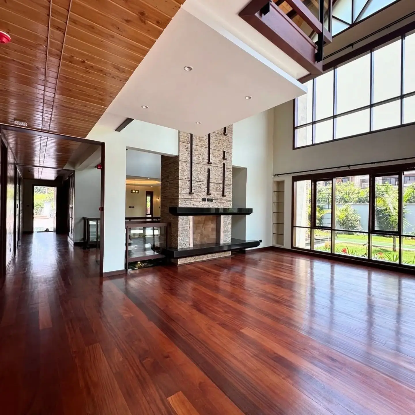 Magnificent 4-Bedroom Ambassadorial Residence for Sale in Runda thumbnail 7