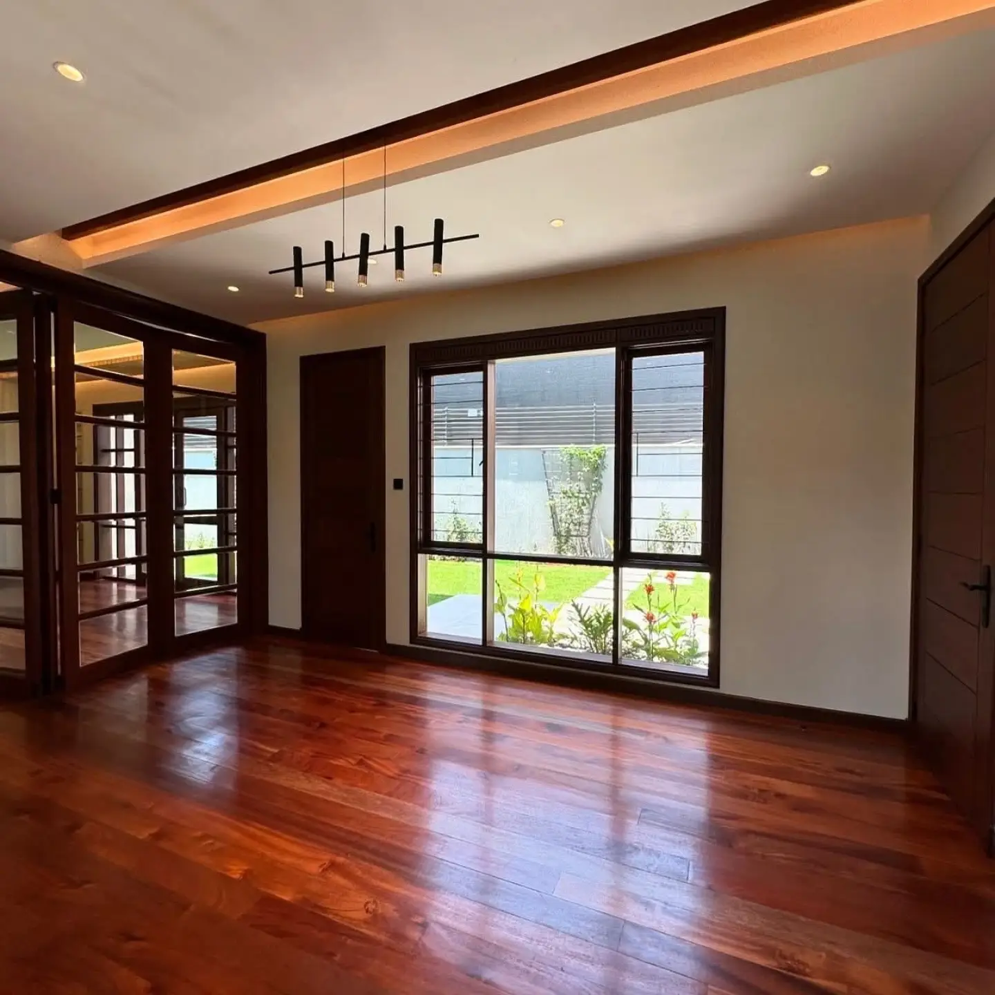 Magnificent 4-Bedroom Ambassadorial Residence for Sale in Runda thumbnail 9