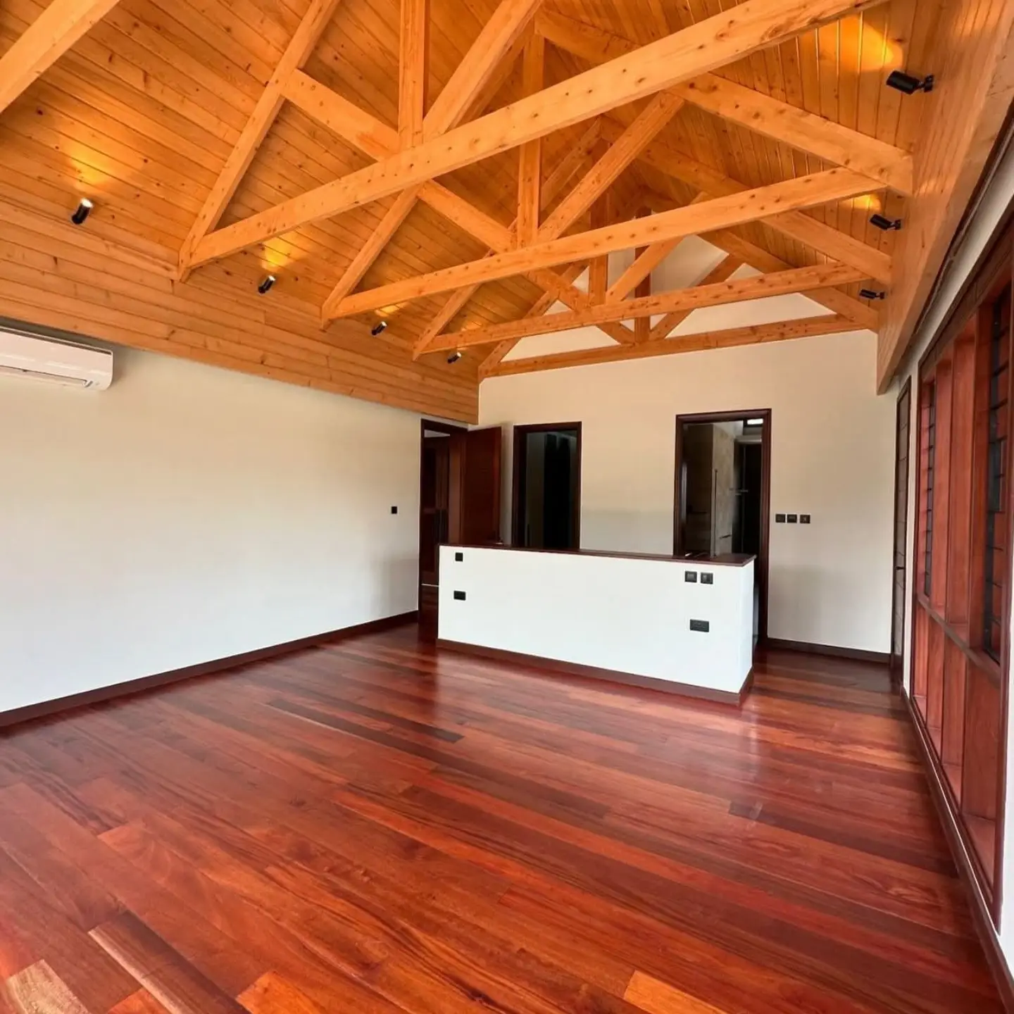 Magnificent 4-Bedroom Ambassadorial Residence for Sale in Runda thumbnail 13