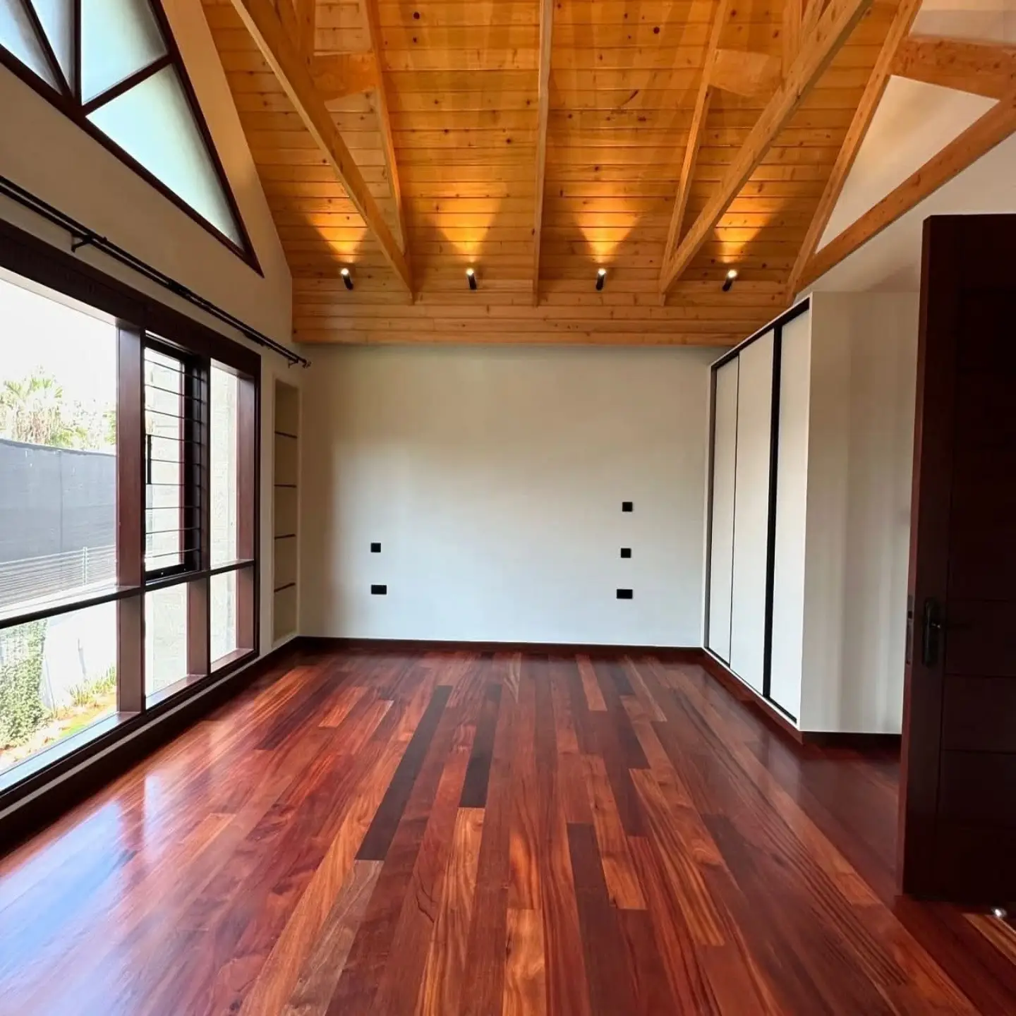 Magnificent 4-Bedroom Ambassadorial Residence for Sale in Runda thumbnail 16