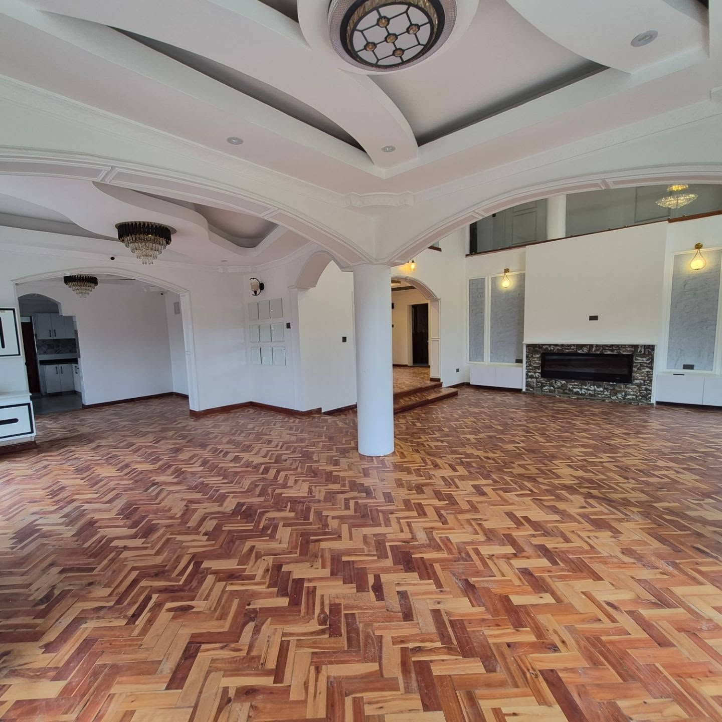 5-Bedroom + DSQ For Rent Runda thumbnail 14
