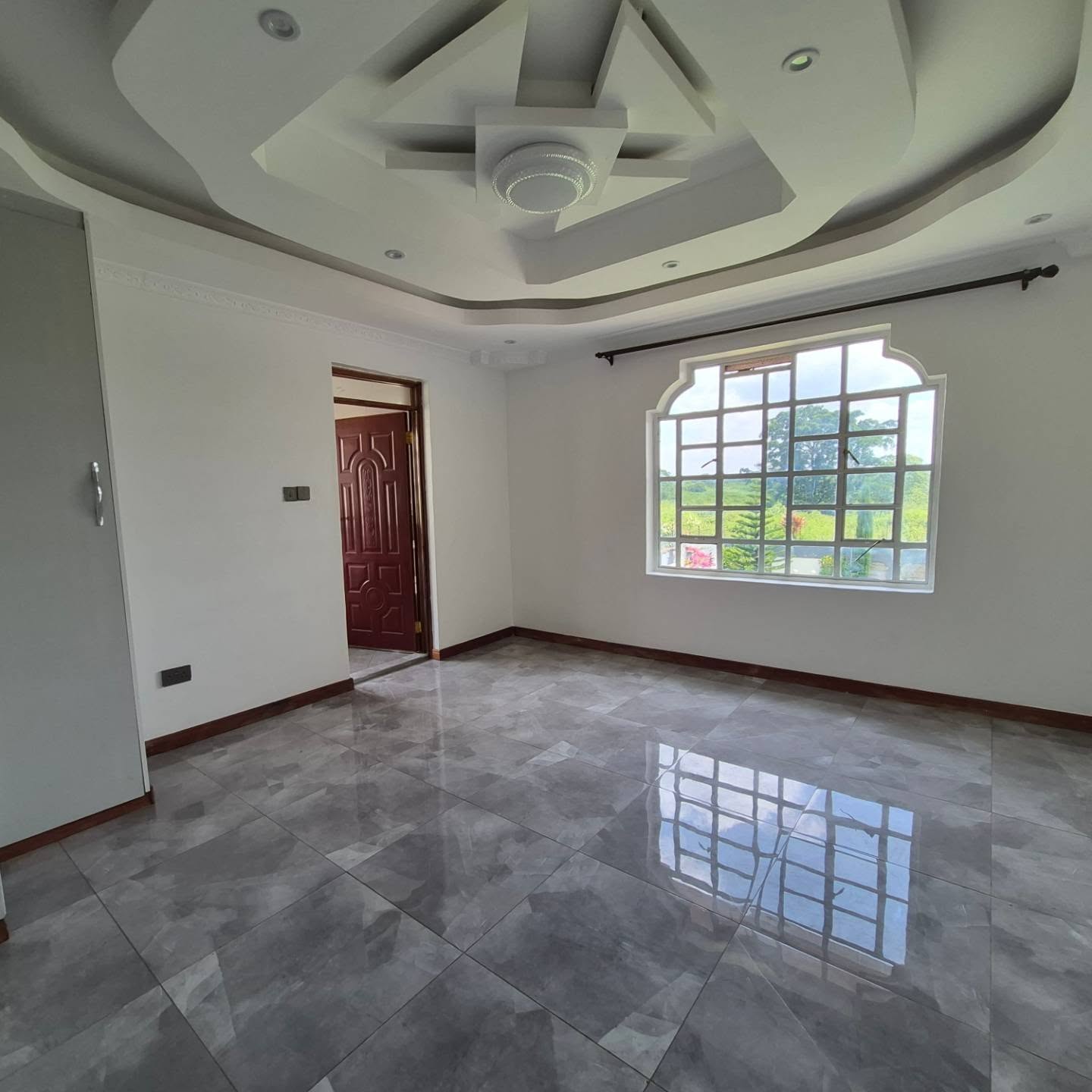 5-Bedroom + DSQ For Rent Runda thumbnail 17