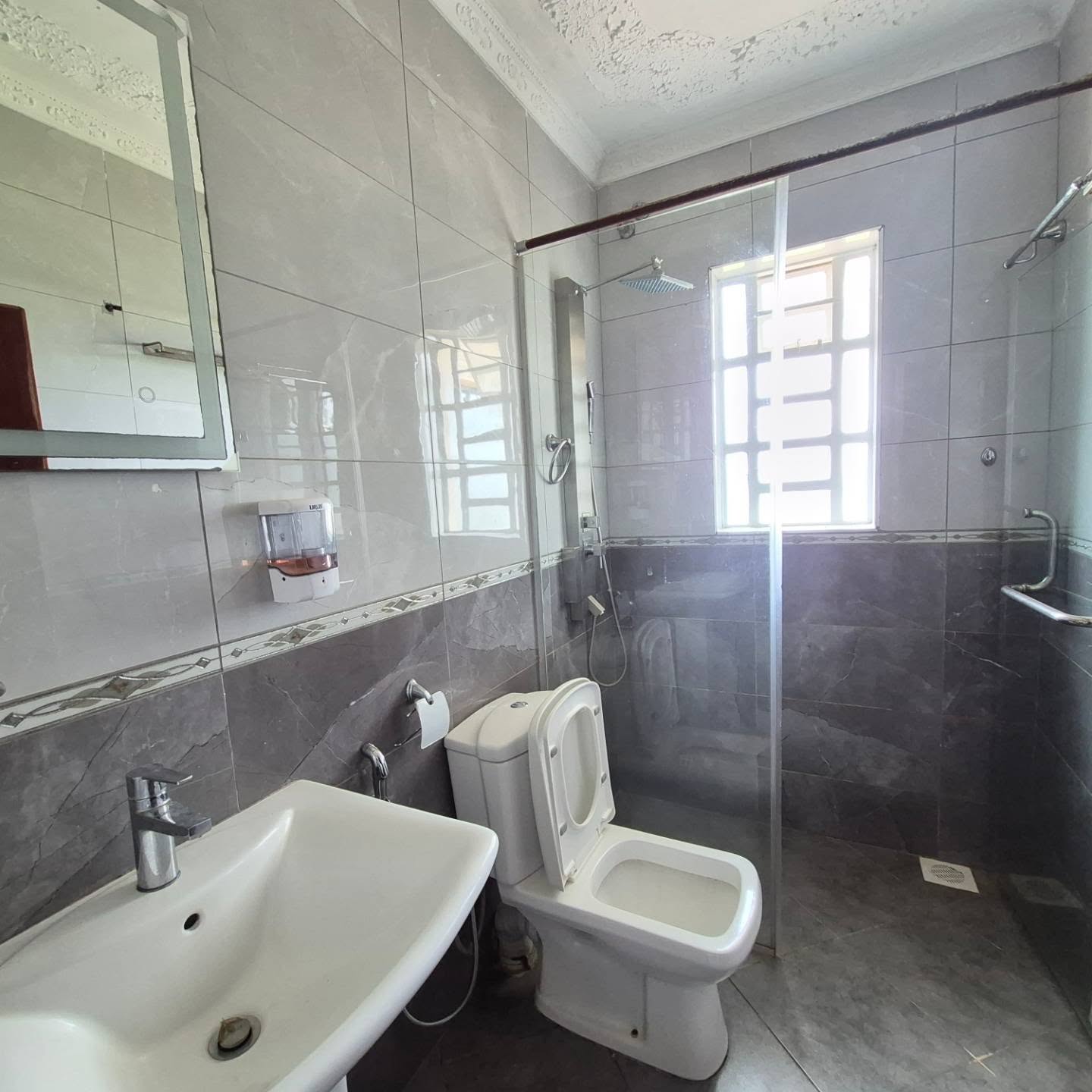5-Bedroom + DSQ For Rent Runda thumbnail 19
