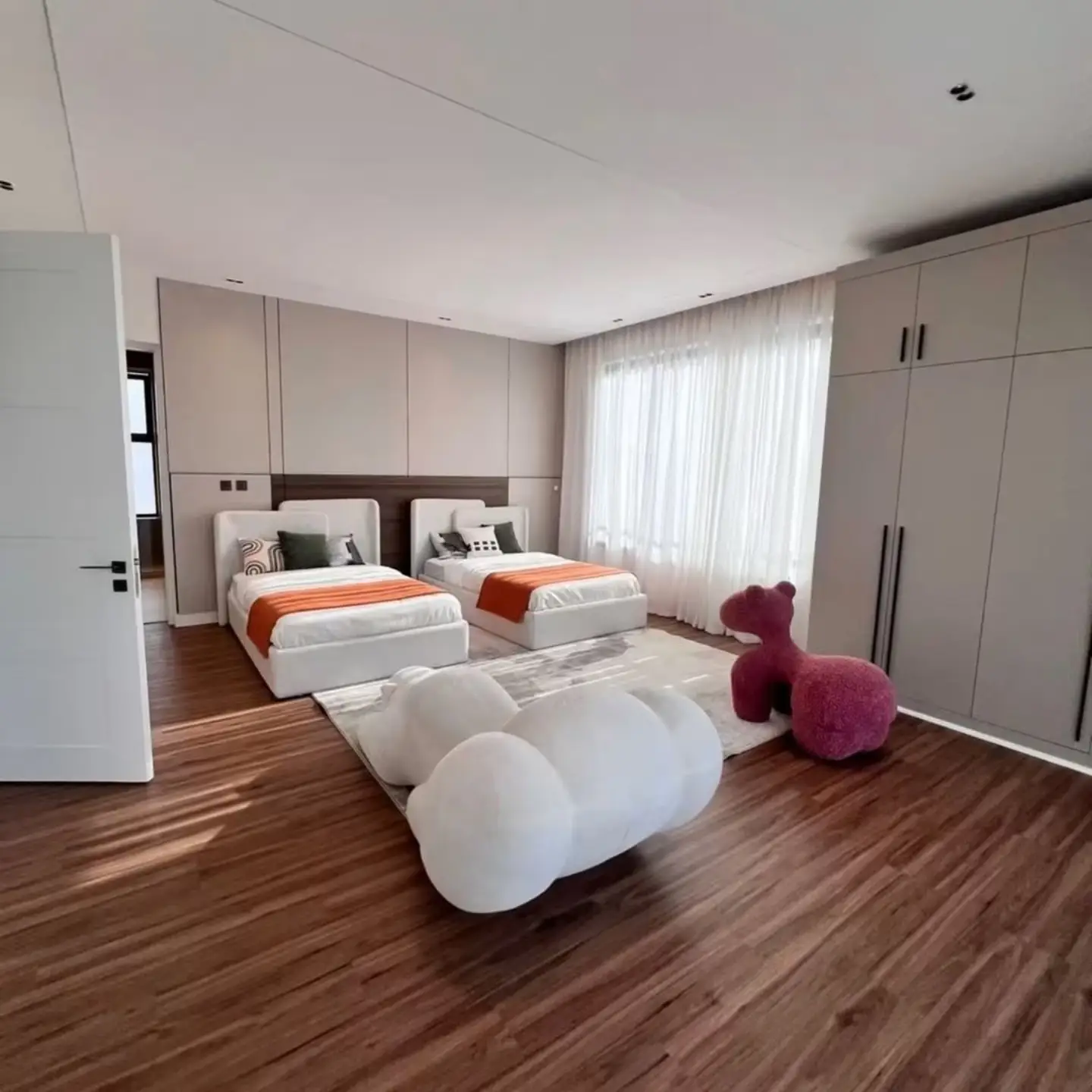 Luxury 5 Bedroom Villas for Sale thumbnail 2
