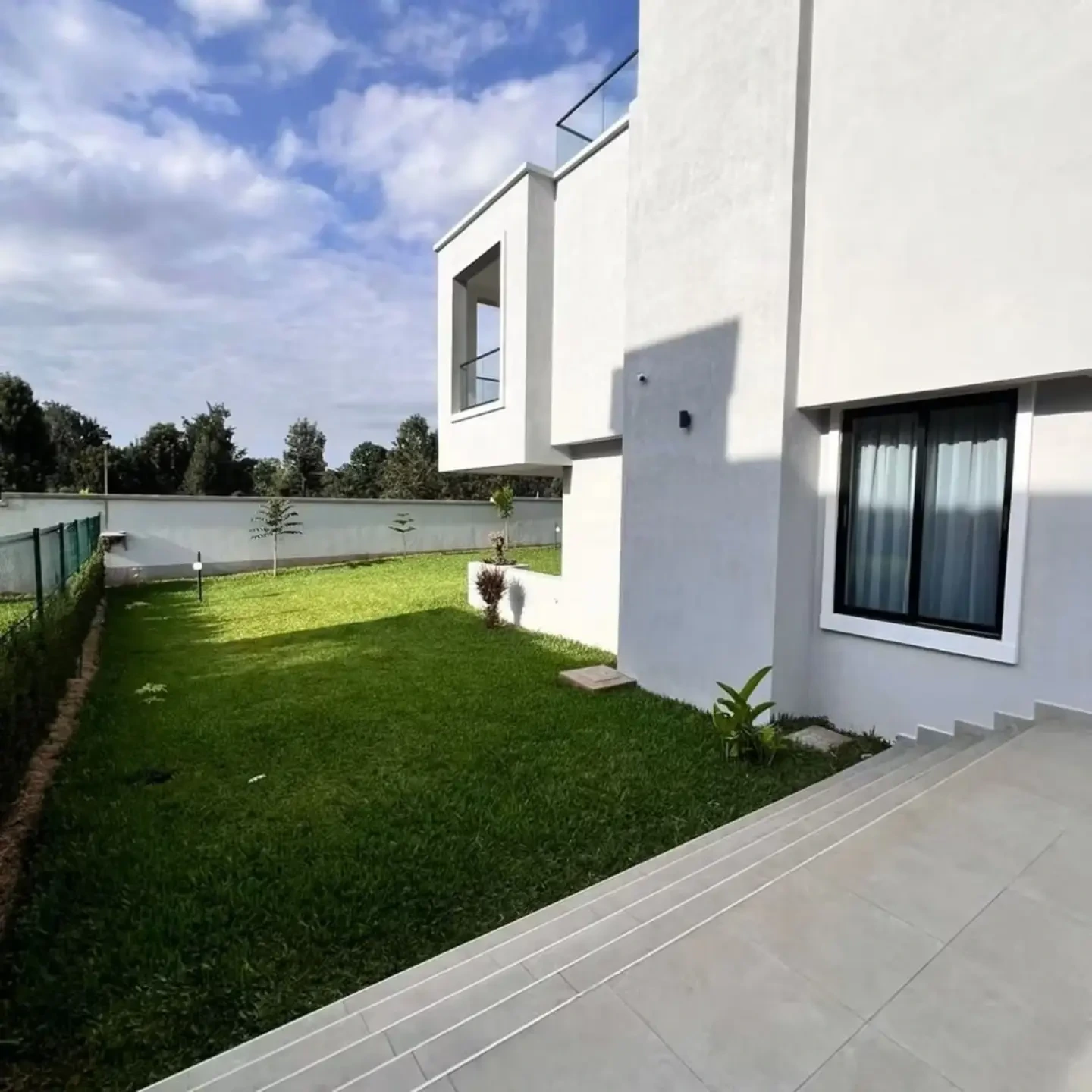 Luxury 5 Bedroom Villas for Sale thumbnail 5