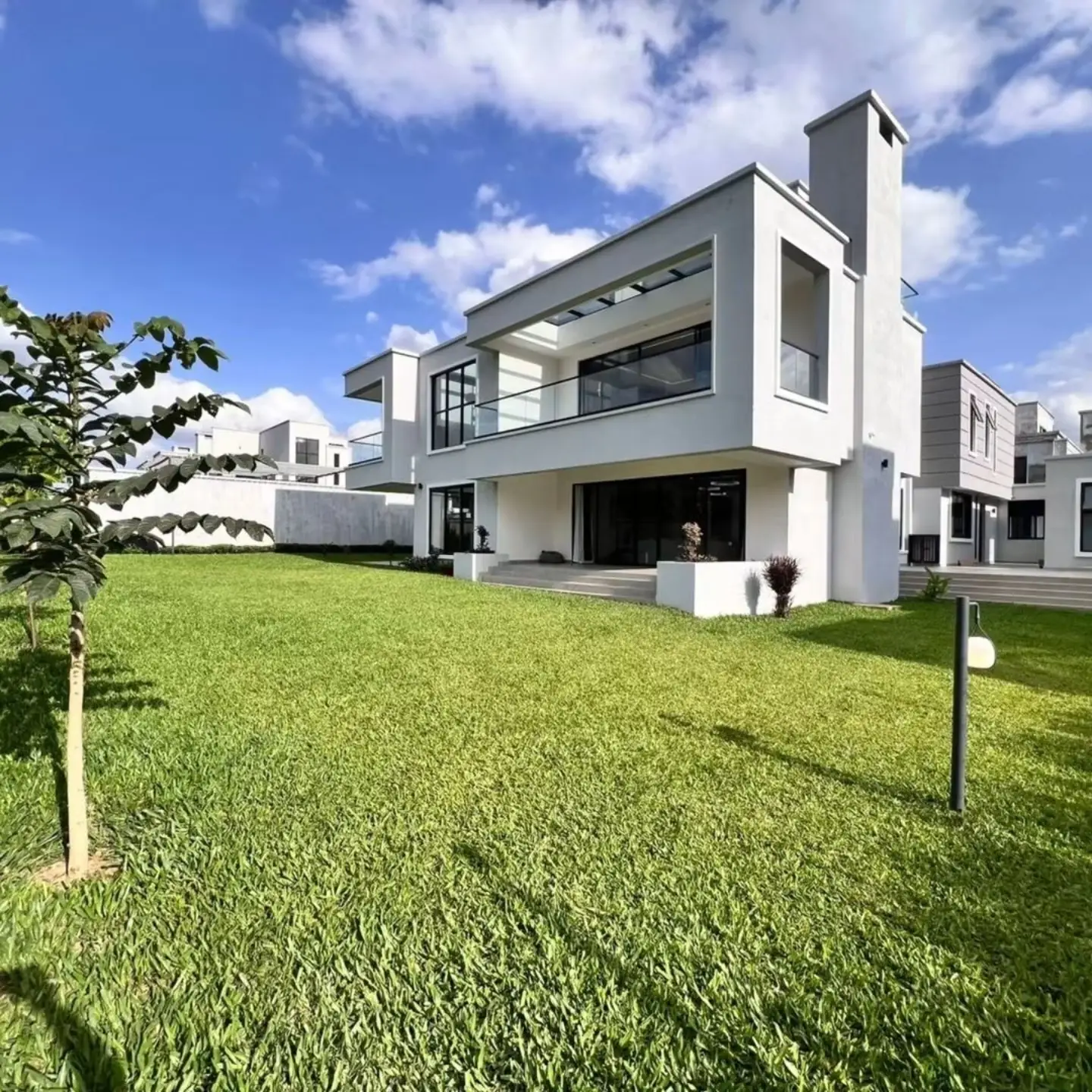 Luxury 5 Bedroom Villas for Sale thumbnail 6