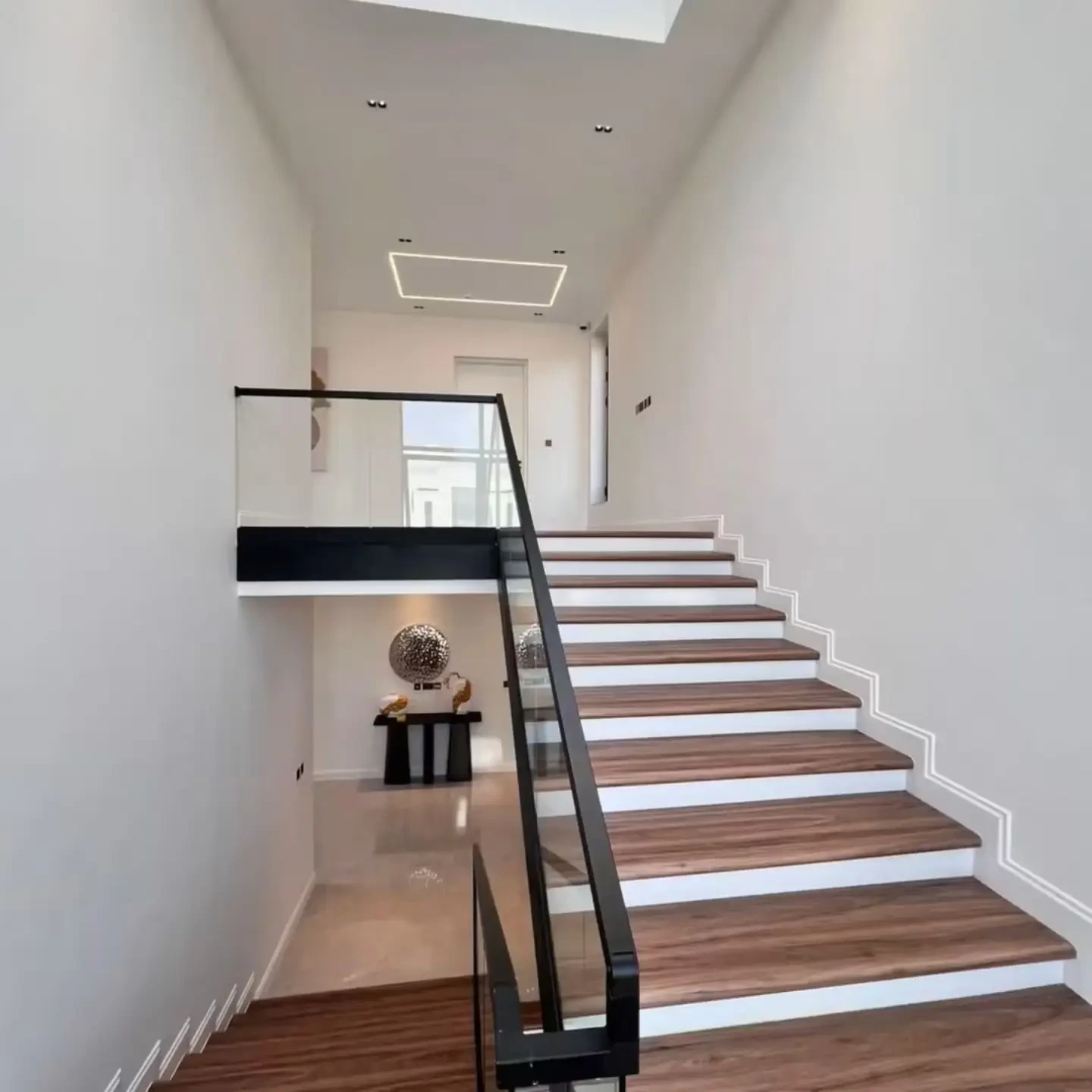 Luxury 5 Bedroom Villas for Sale thumbnail 12