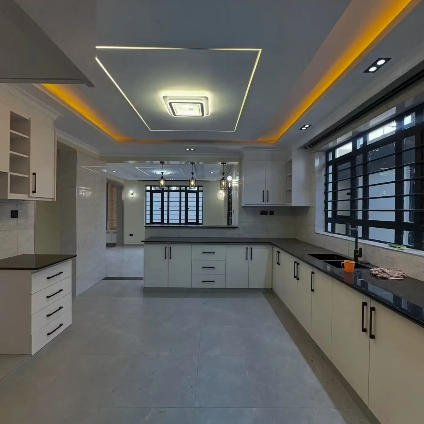 Elegant 4-Bedroom Home with DSQ For Sale thumbnail 3