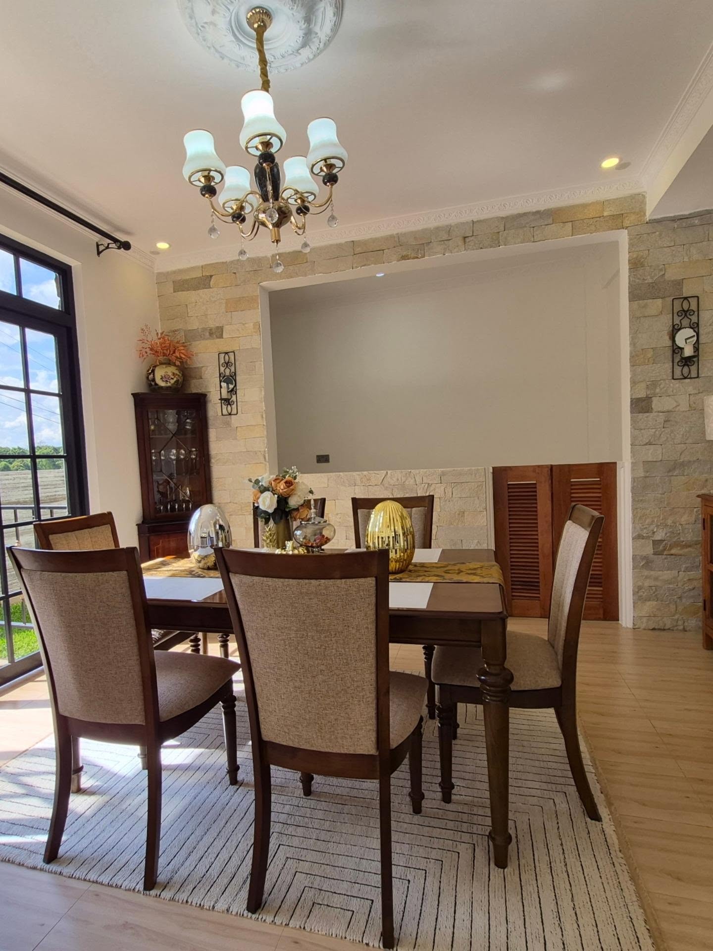 4 Bedroom All Ensuite Executive Residence for Sale thumbnail 3