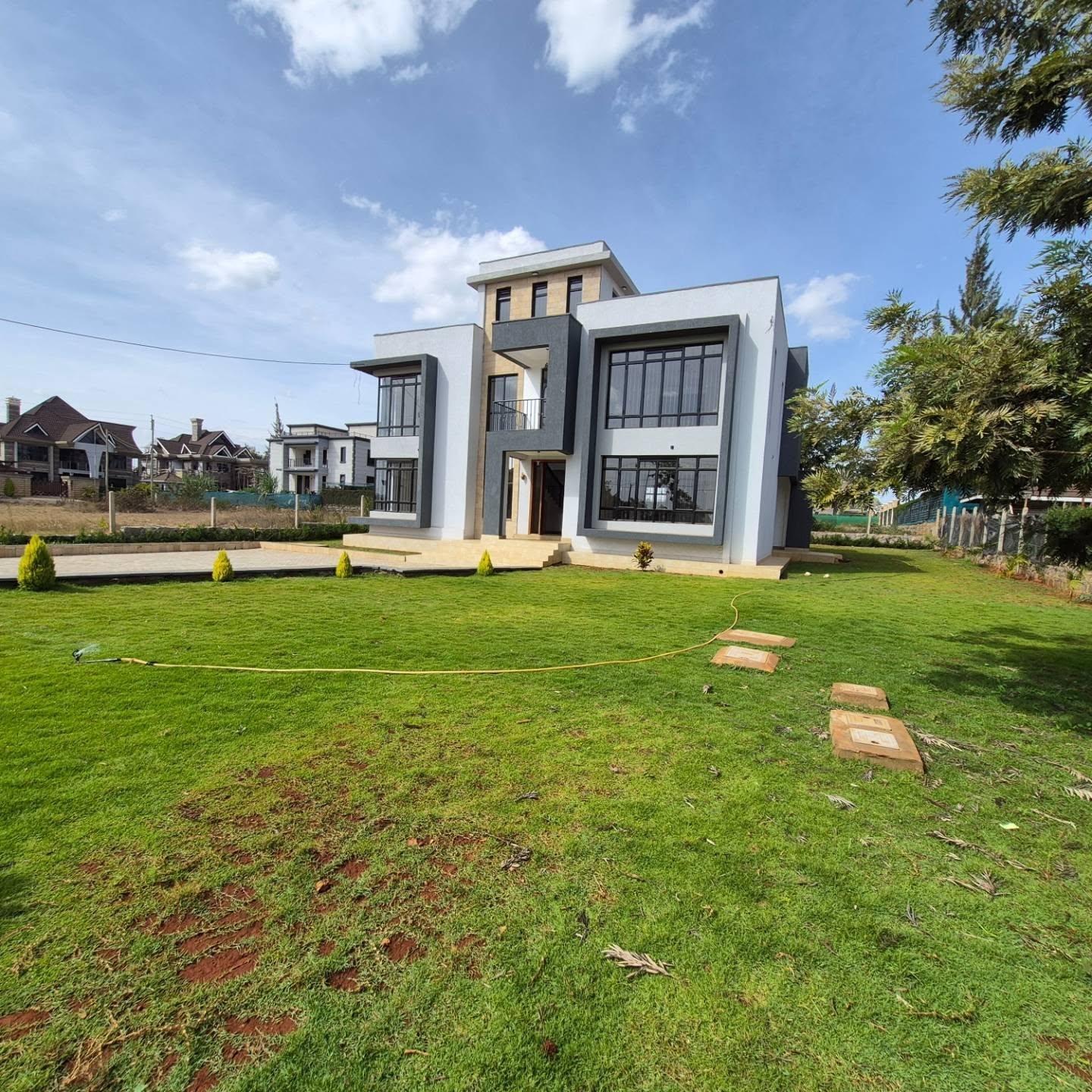 All Ensuite 4 Bedroom Townhouse For Sale thumbnail 2