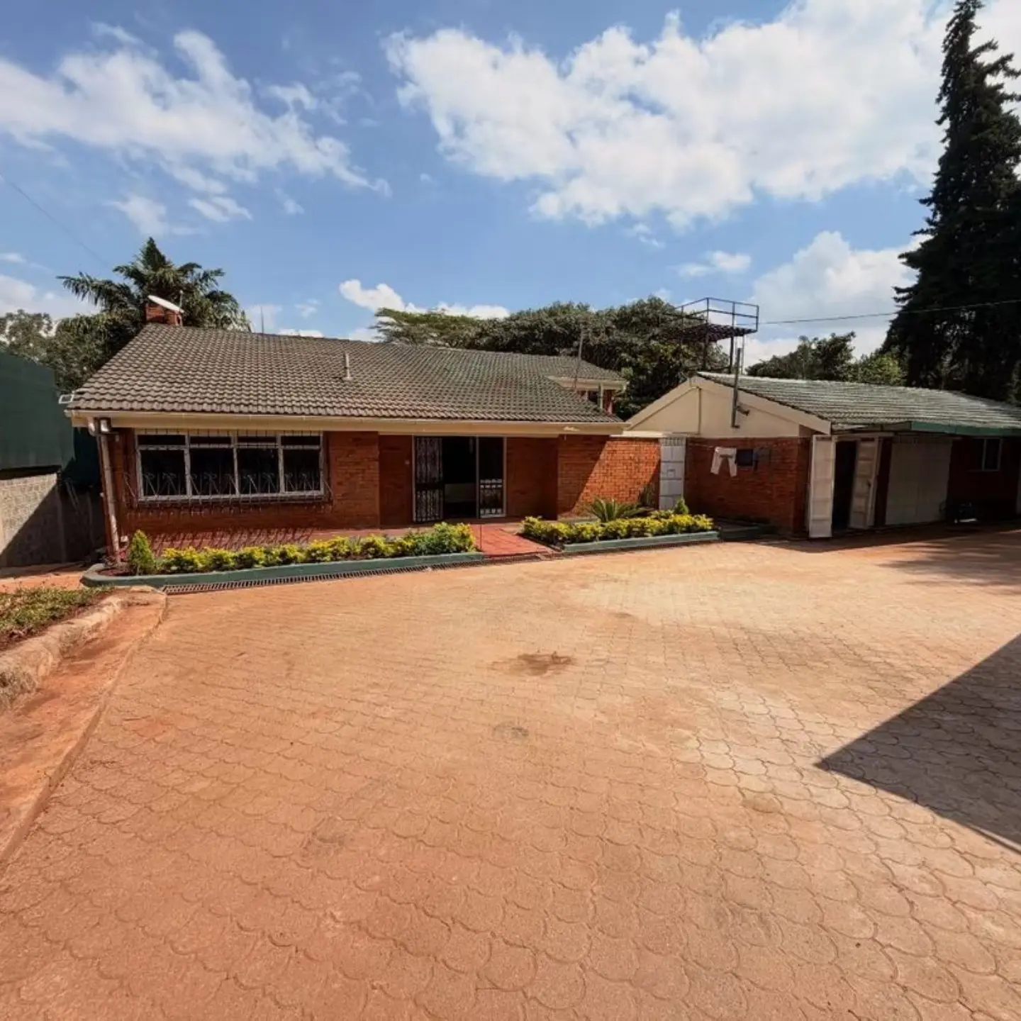 All Ensuite 4 Bedroom Townhouse For Sale thumbnail 5