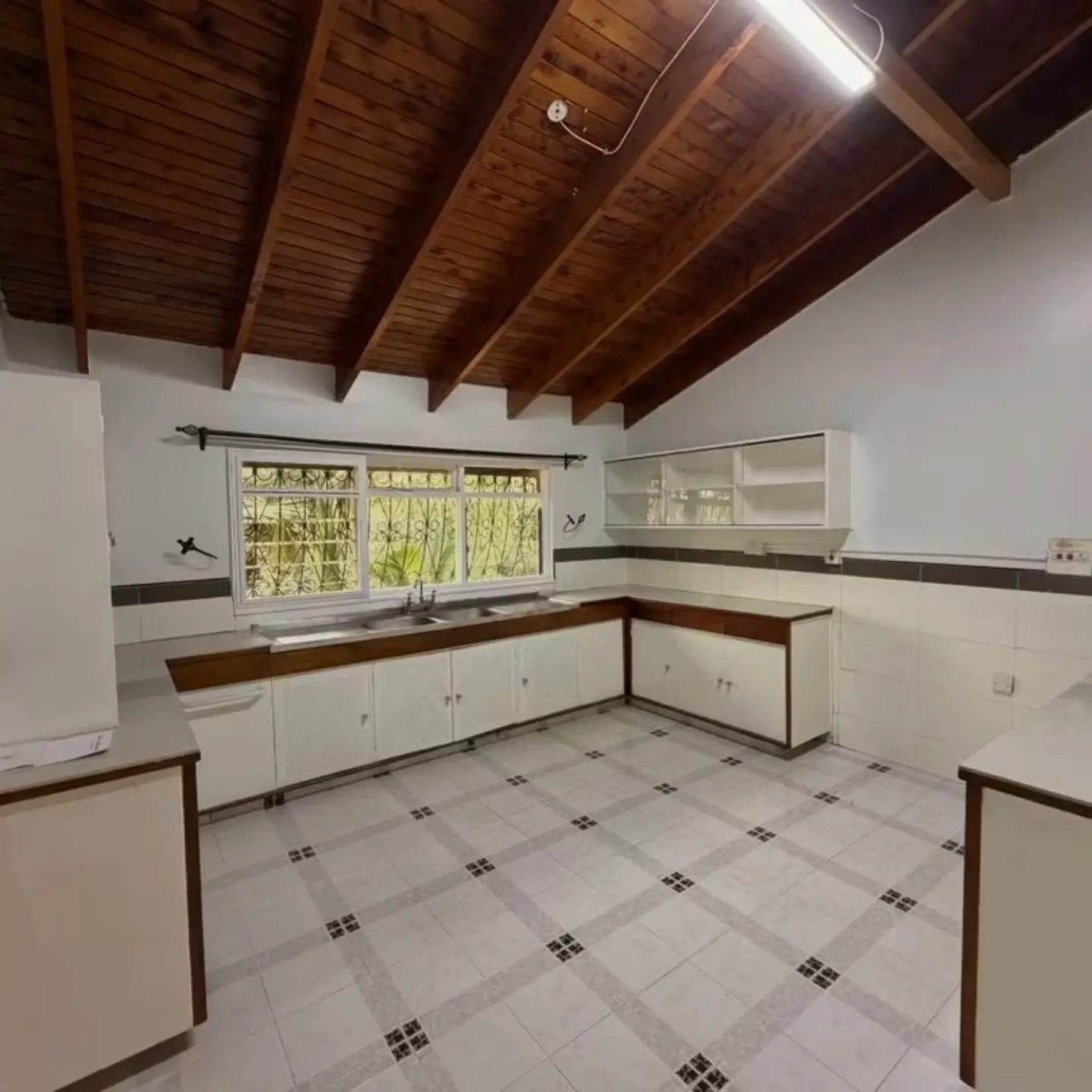 All Ensuite 4 Bedroom Townhouse For Sale thumbnail 9