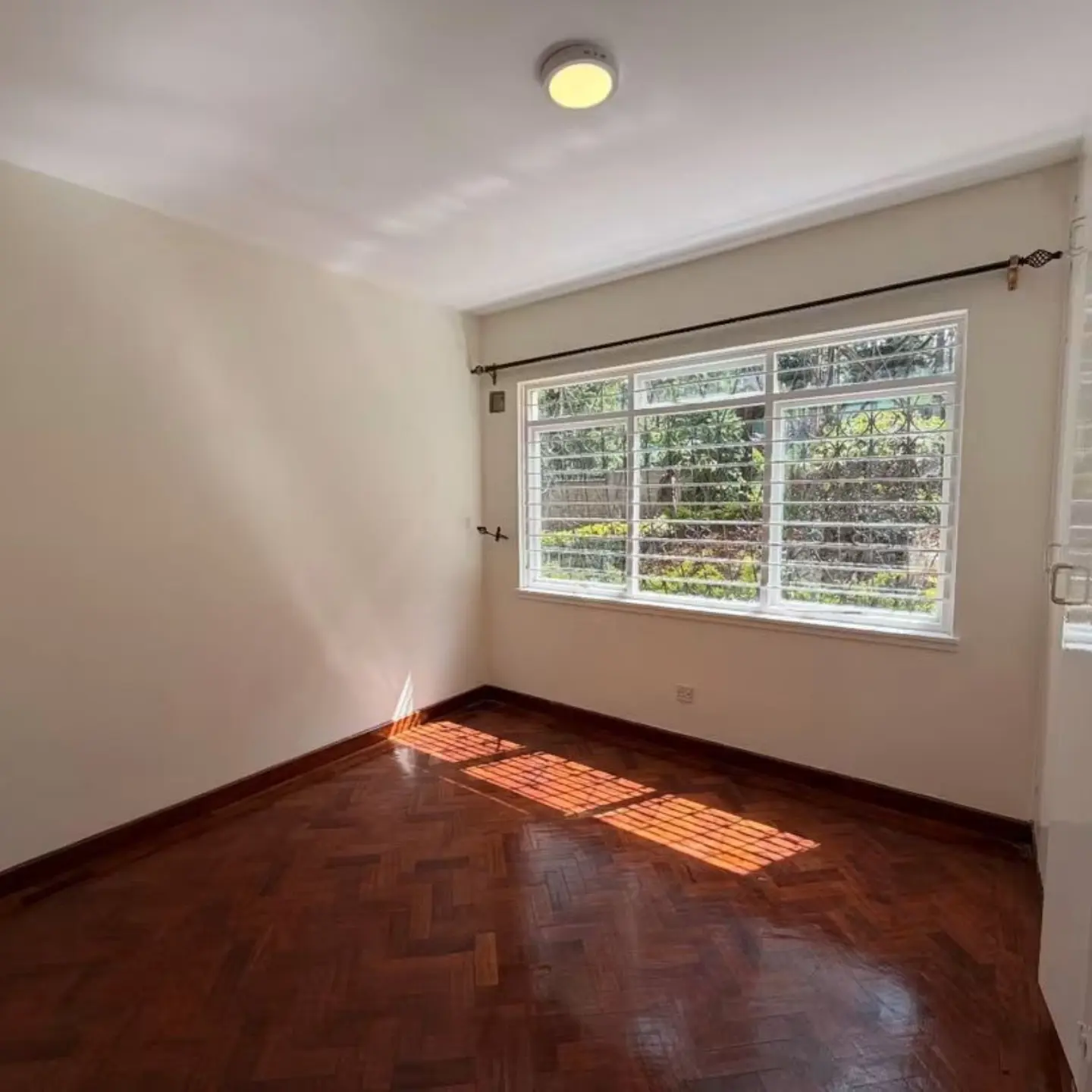 All Ensuite 4 Bedroom Townhouse For Sale thumbnail 16