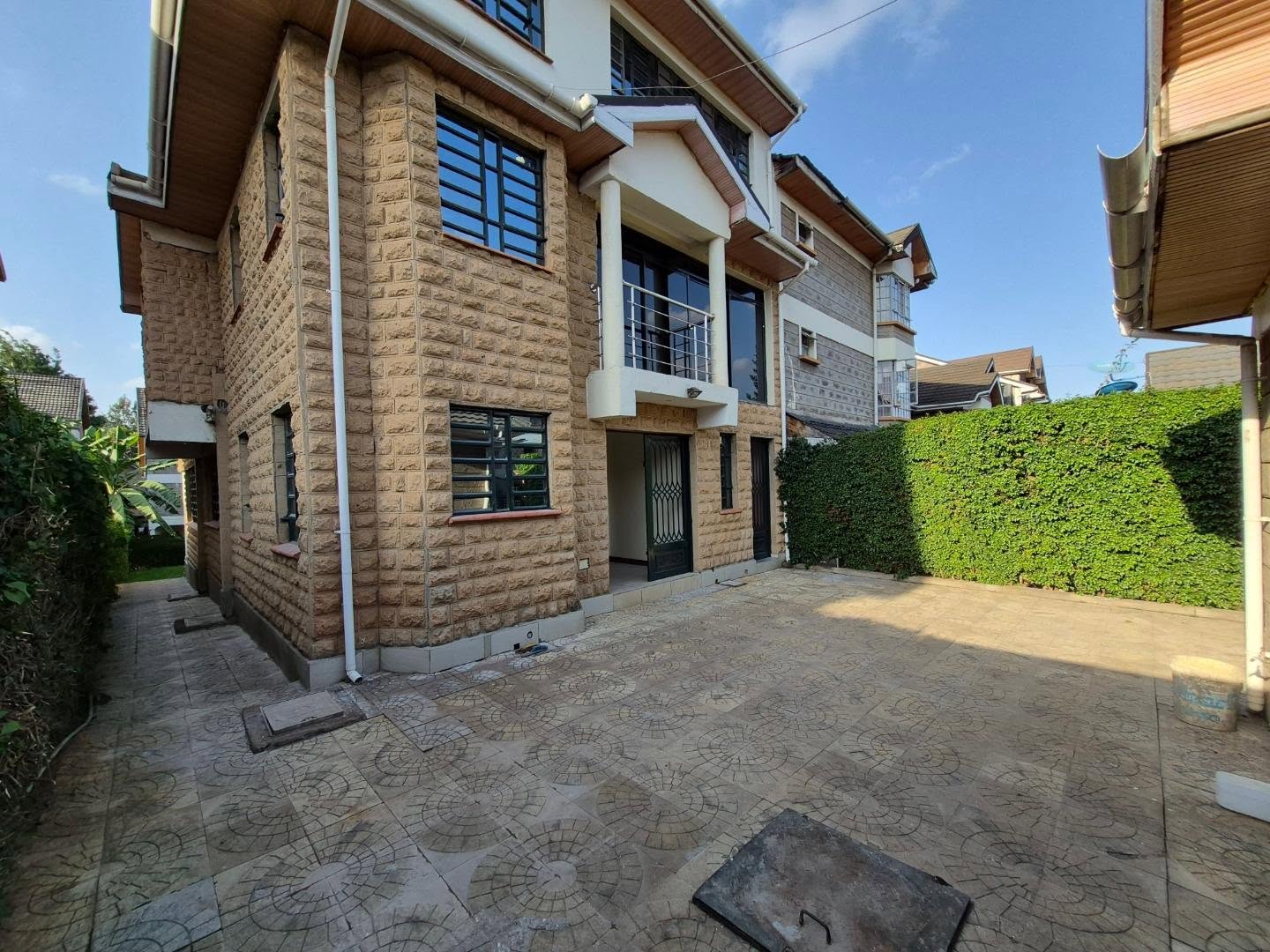 5 Bedroom House Let in Nairobi thumbnail 2