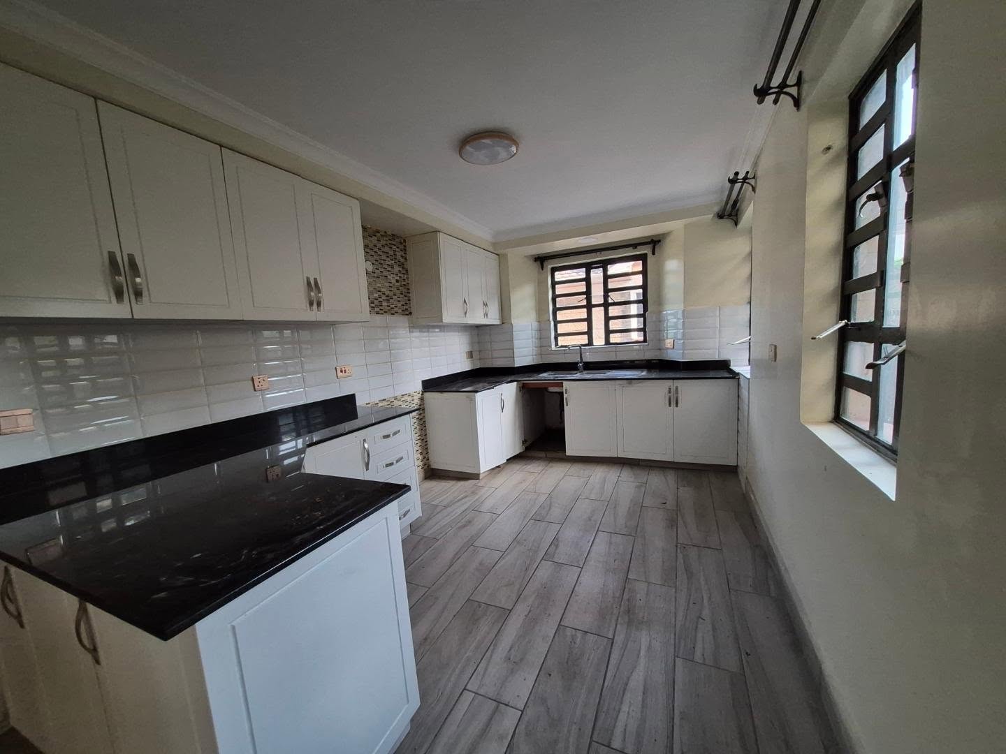 5 Bedroom House Let in Nairobi thumbnail 3
