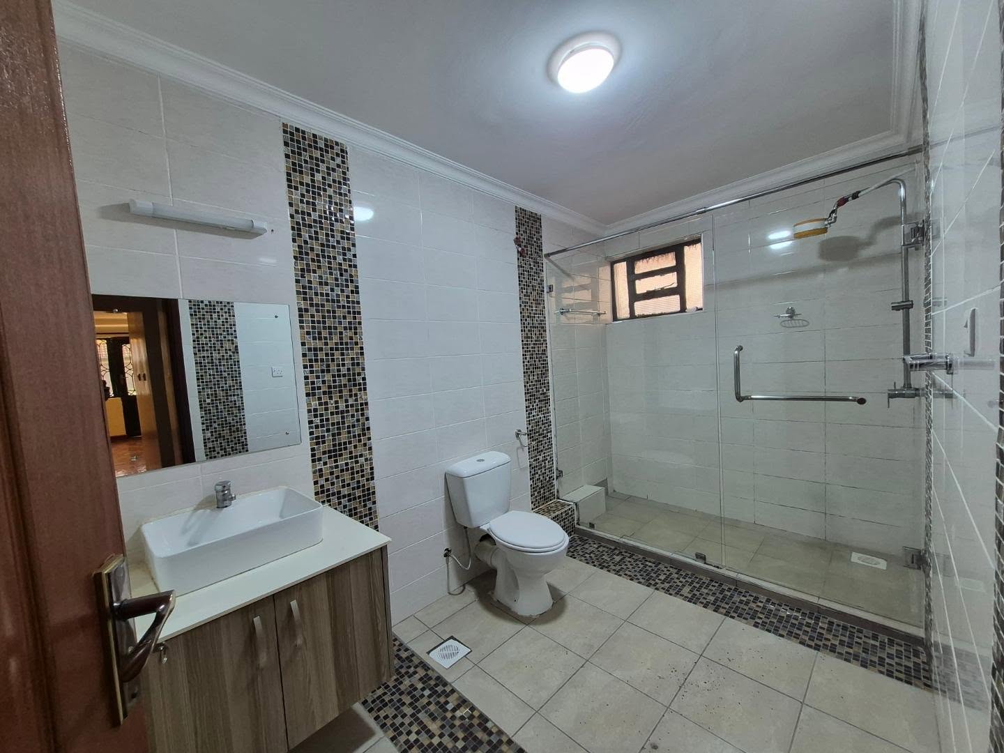 5 Bedroom House Let in Nairobi thumbnail 13
