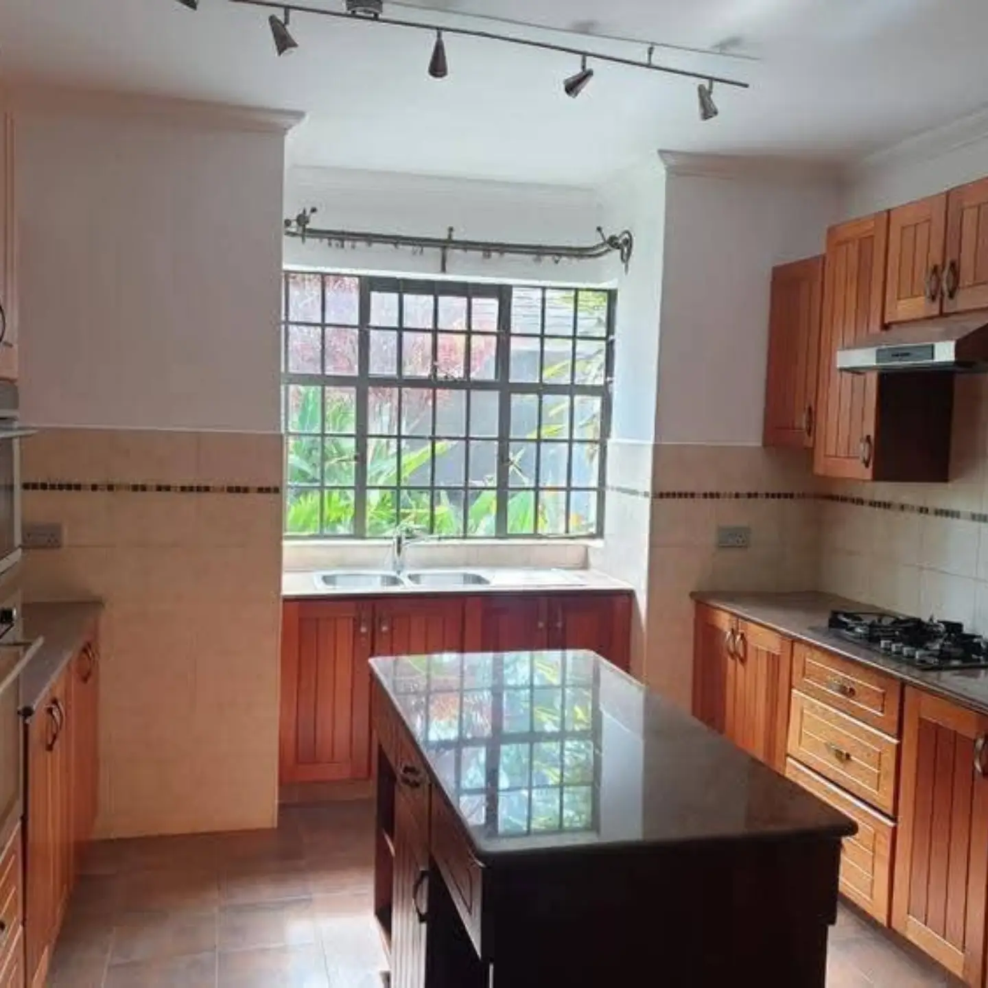 4 en-suite bedrooms for rent thumbnail 3
