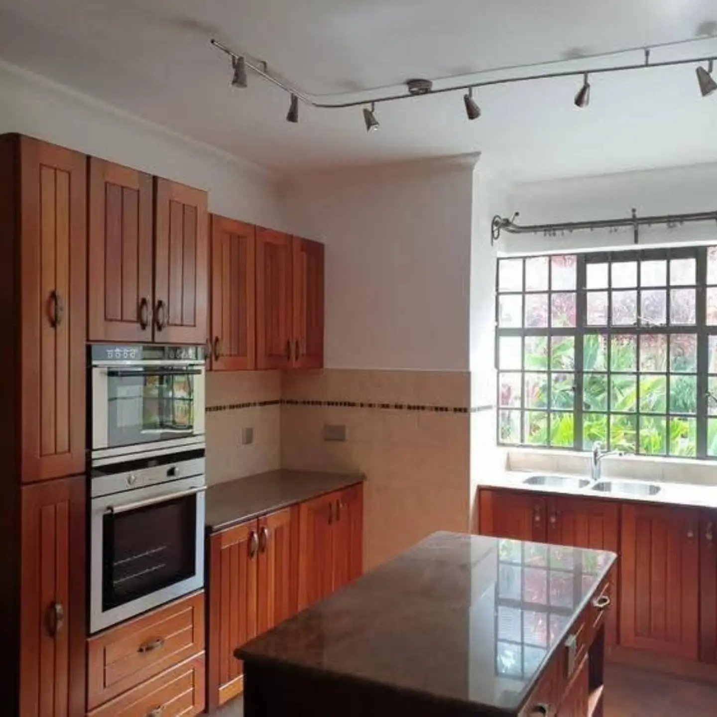4 en-suite bedrooms for rent thumbnail 5