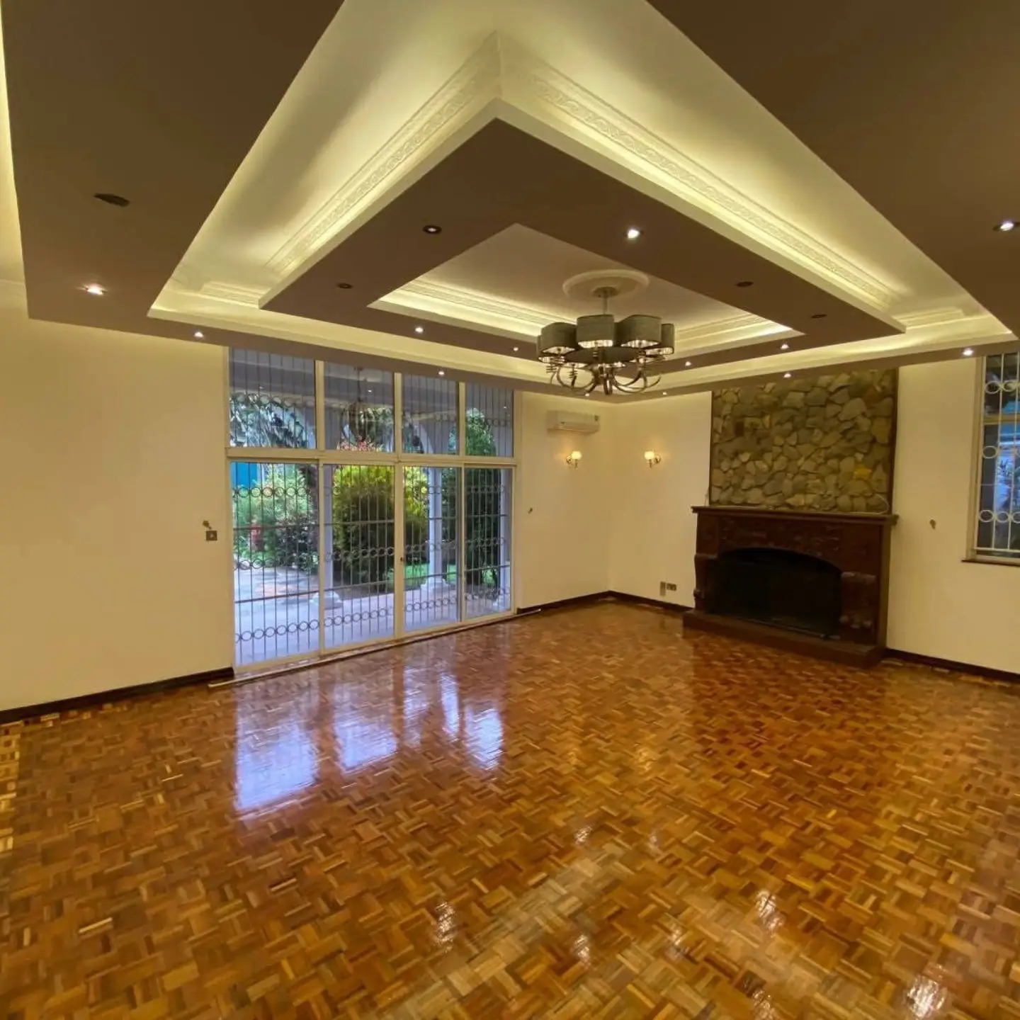 Newly Renovated 4-Bedroom + DSQ Villa | Runda thumbnail 5