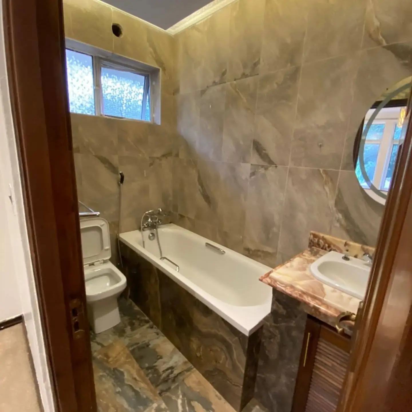 Newly Renovated 4-Bedroom + DSQ Villa | Runda thumbnail 7