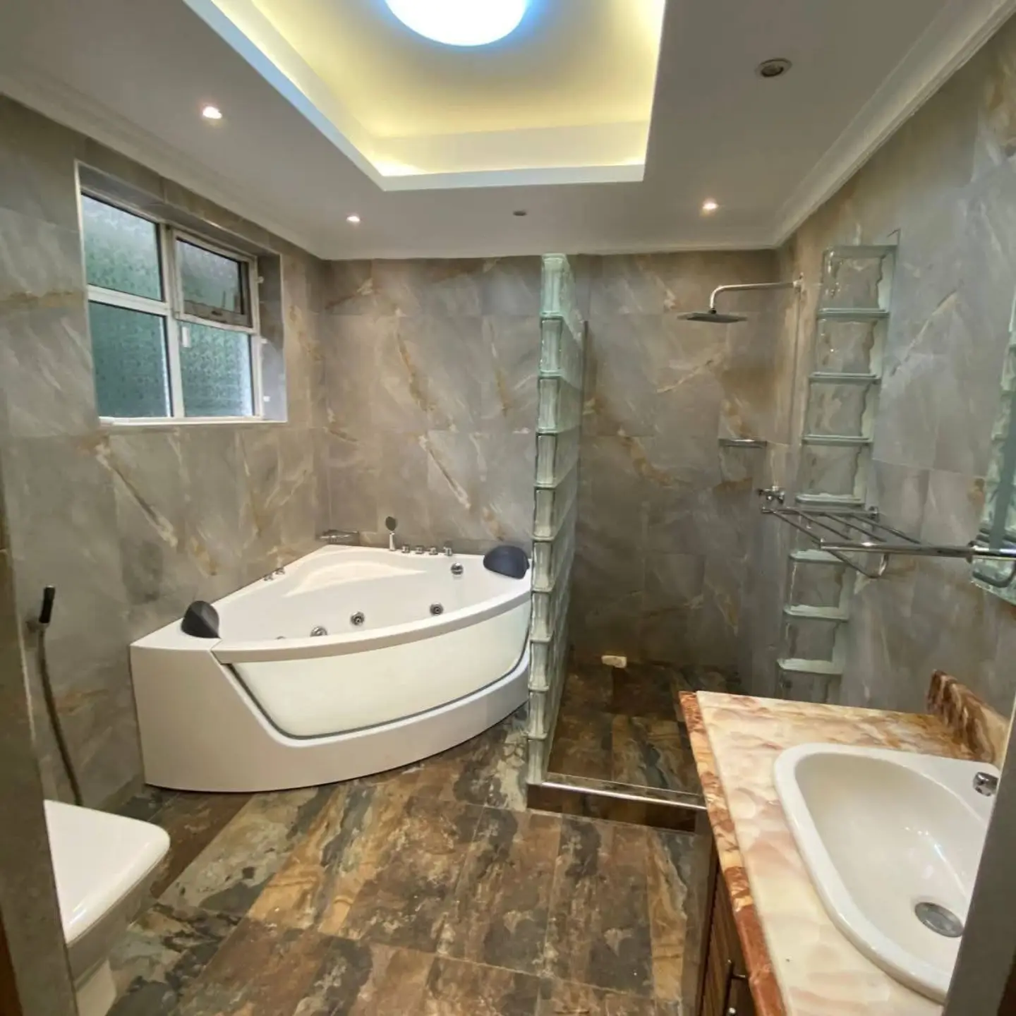 Newly Renovated 4-Bedroom + DSQ Villa | Runda thumbnail 12