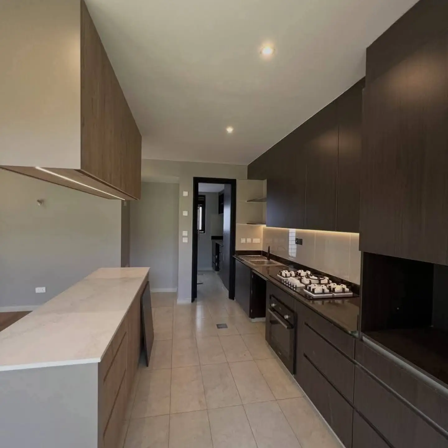Premium 4-Bedroom Townhouse For Sale thumbnail 2