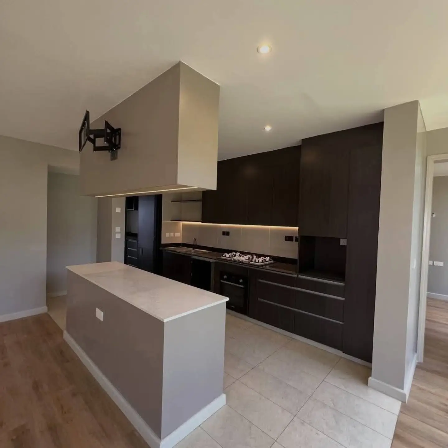 Premium 4-Bedroom Townhouse For Sale thumbnail 3