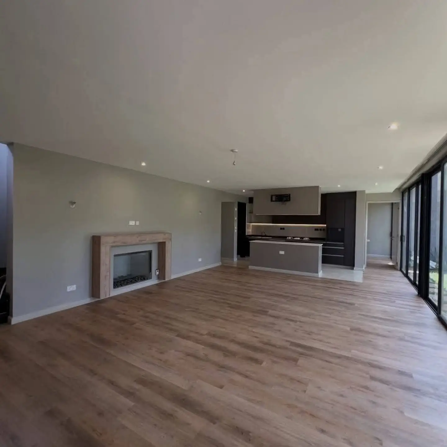 Premium 4-Bedroom Townhouse For Sale thumbnail 4