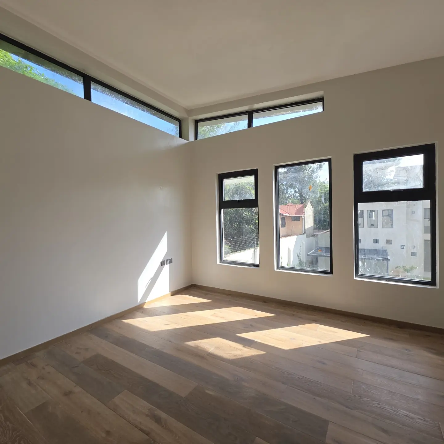 5 Bedroom + SQ Townhouse for Rent thumbnail 2