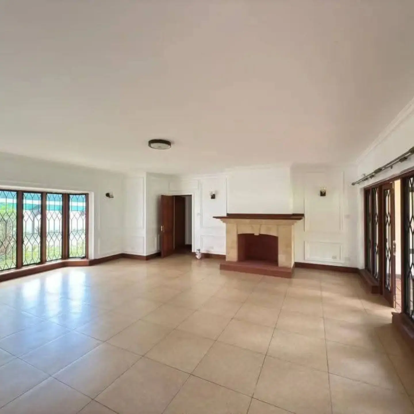 Elegant 5-Bedroom House on Half Acre . thumbnail 2