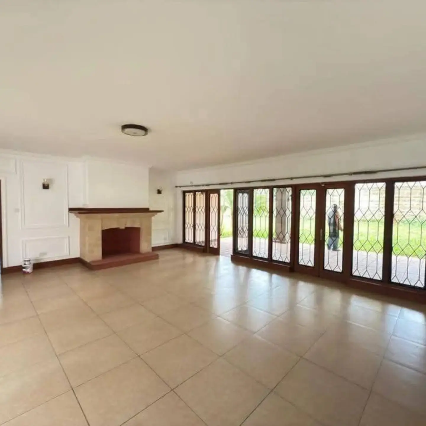 Elegant 5-Bedroom House on Half Acre . thumbnail 3