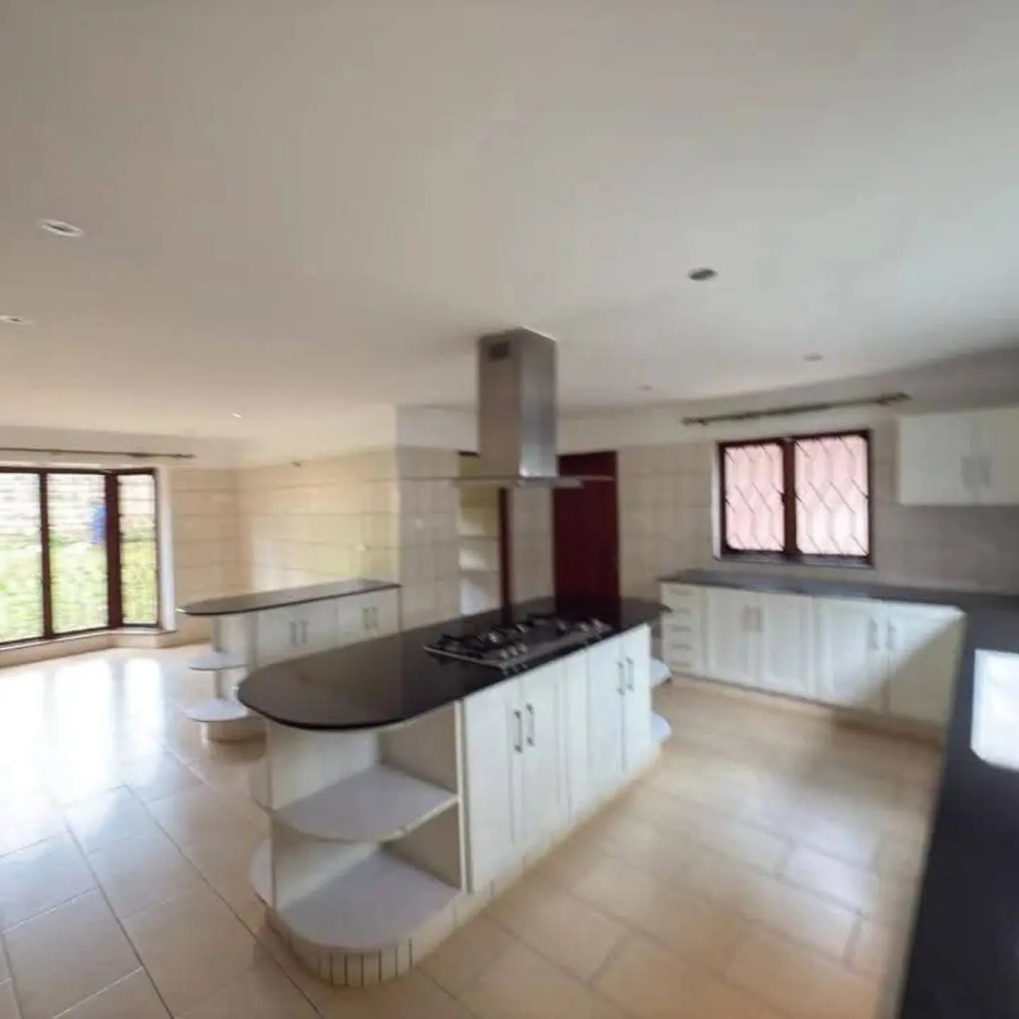 Elegant 5-Bedroom House on Half Acre . thumbnail 4