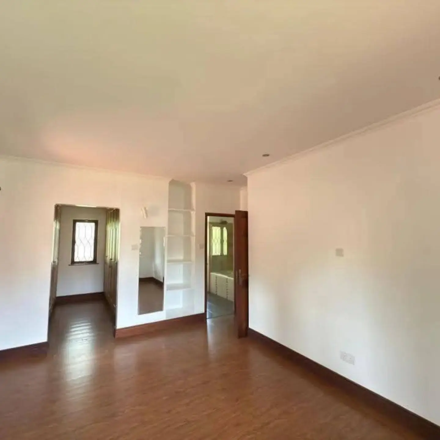 Elegant 5-Bedroom House on Half Acre . thumbnail 8