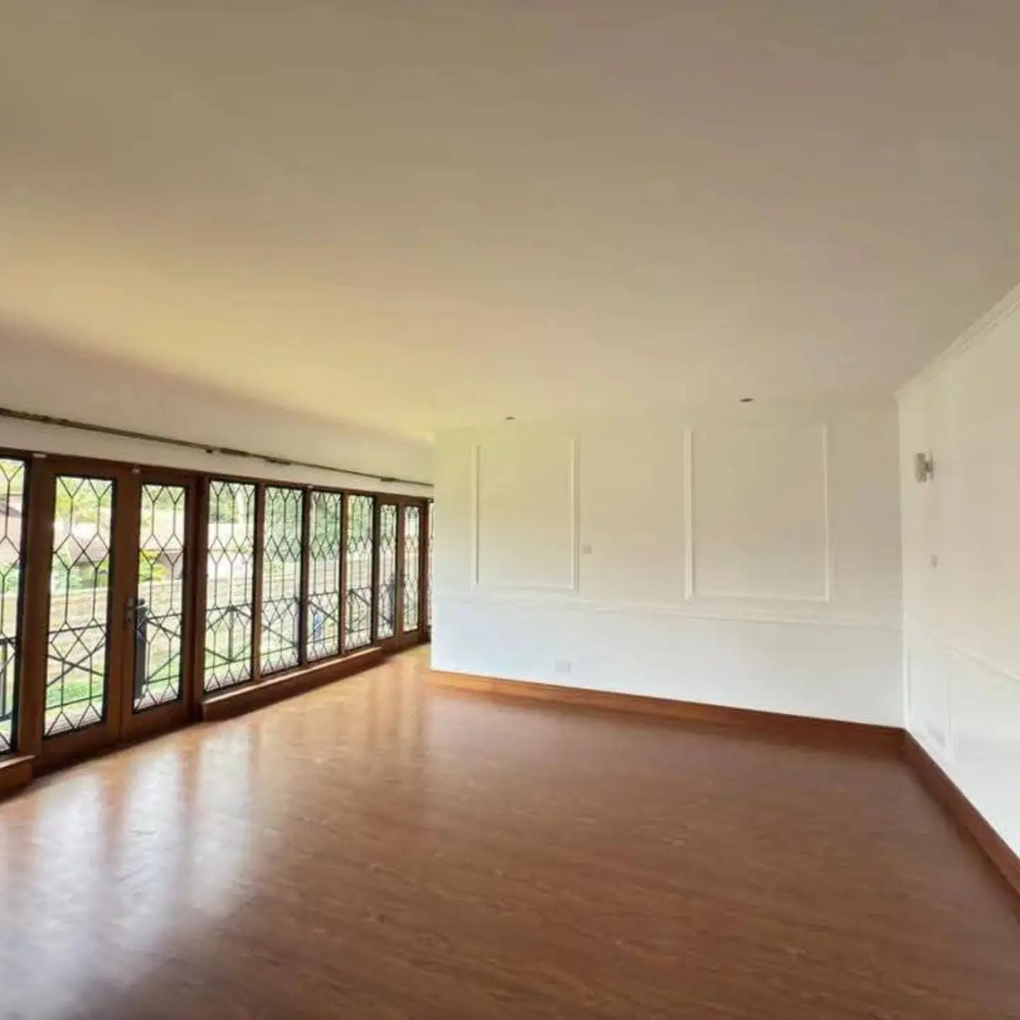 Elegant 5-Bedroom House on Half Acre . thumbnail 11