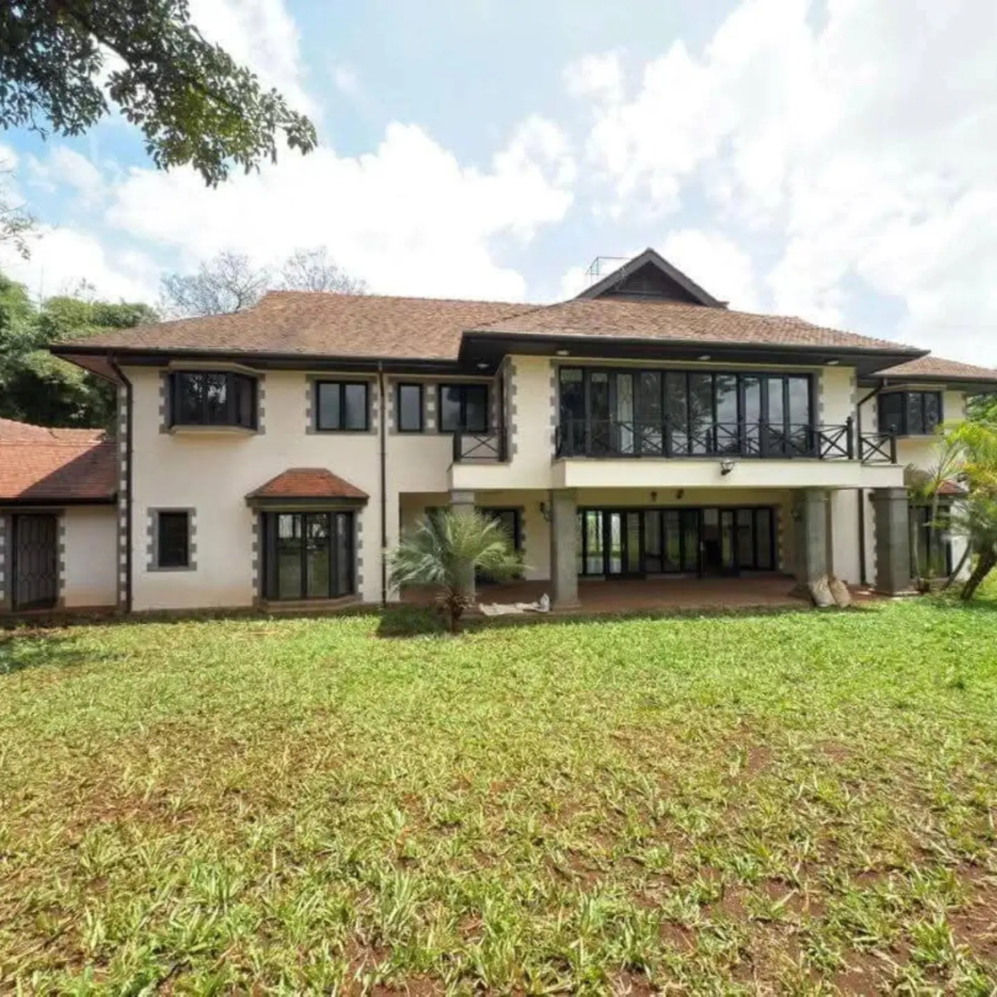 Elegant 5-Bedroom House on Half Acre . thumbnail 13