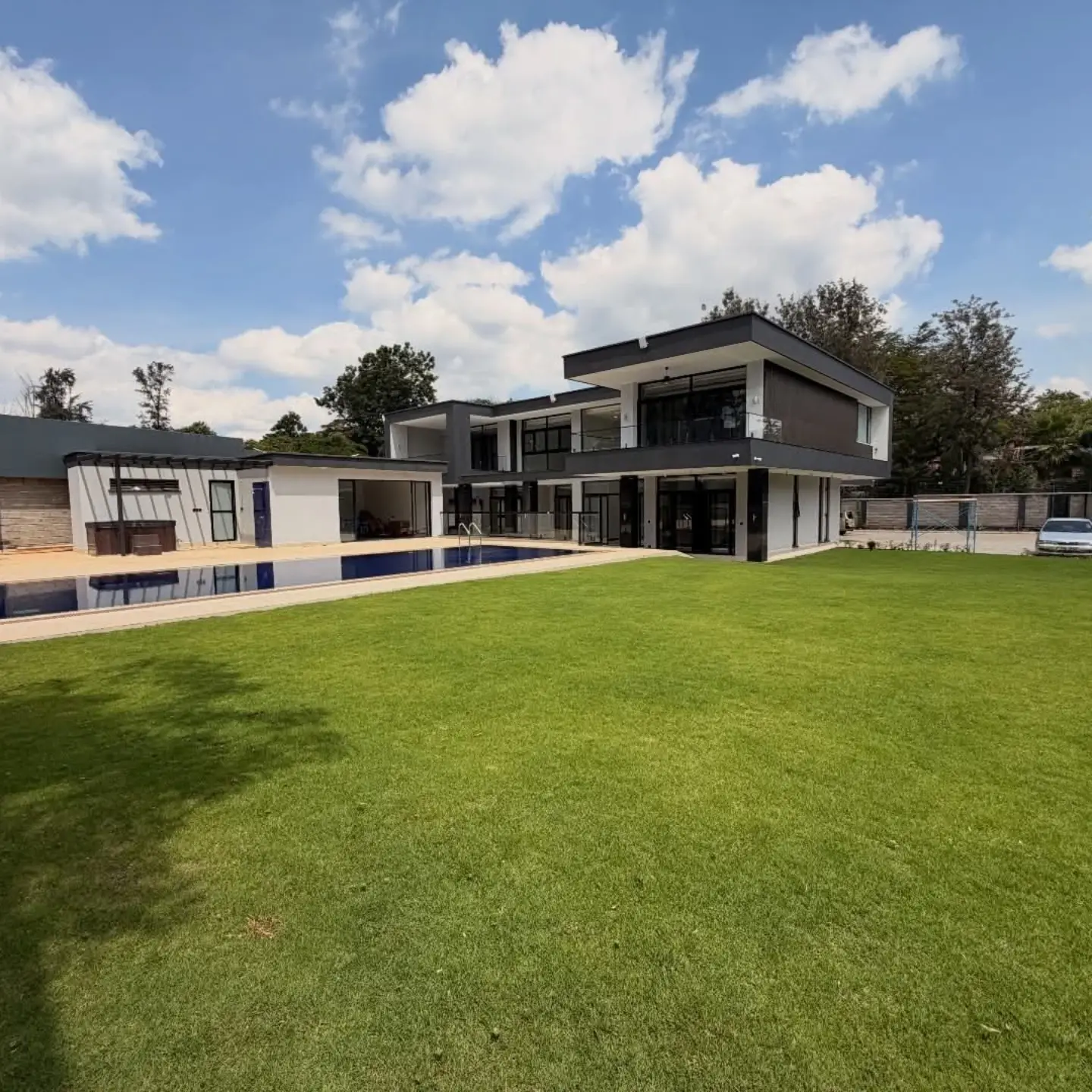NEW LUXURY VILLA TO LET — NYARI ESTATE,NAIROBI thumbnail 2