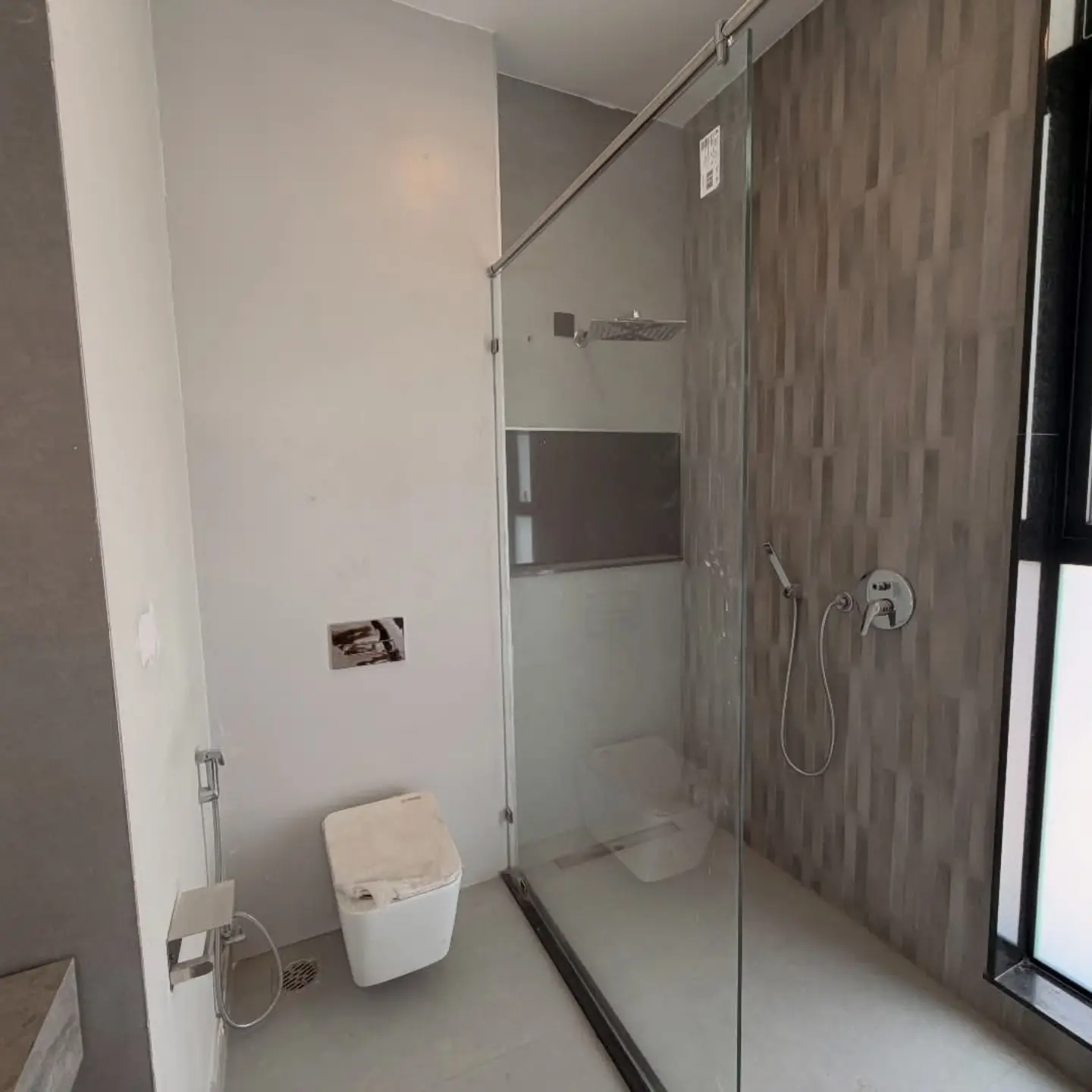 NEW LUXURY VILLA TO LET — NYARI ESTATE,NAIROBI thumbnail 9