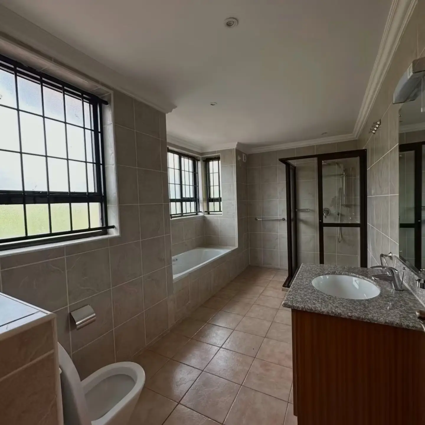 4 BEDROOM TOWNHOUSE FOR RENT — RUNDA, NAIROBI thumbnail 8