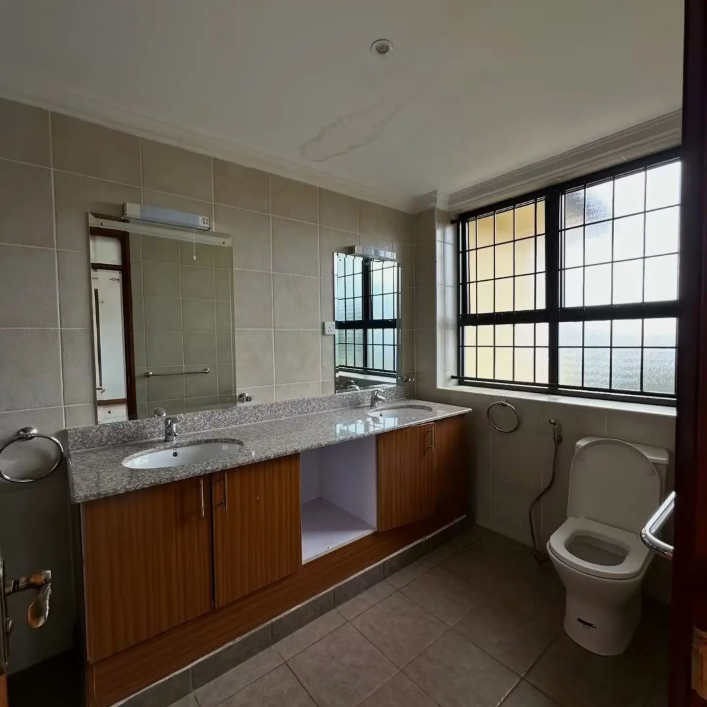 4 BEDROOM TOWNHOUSE FOR RENT — RUNDA, NAIROBI thumbnail 9