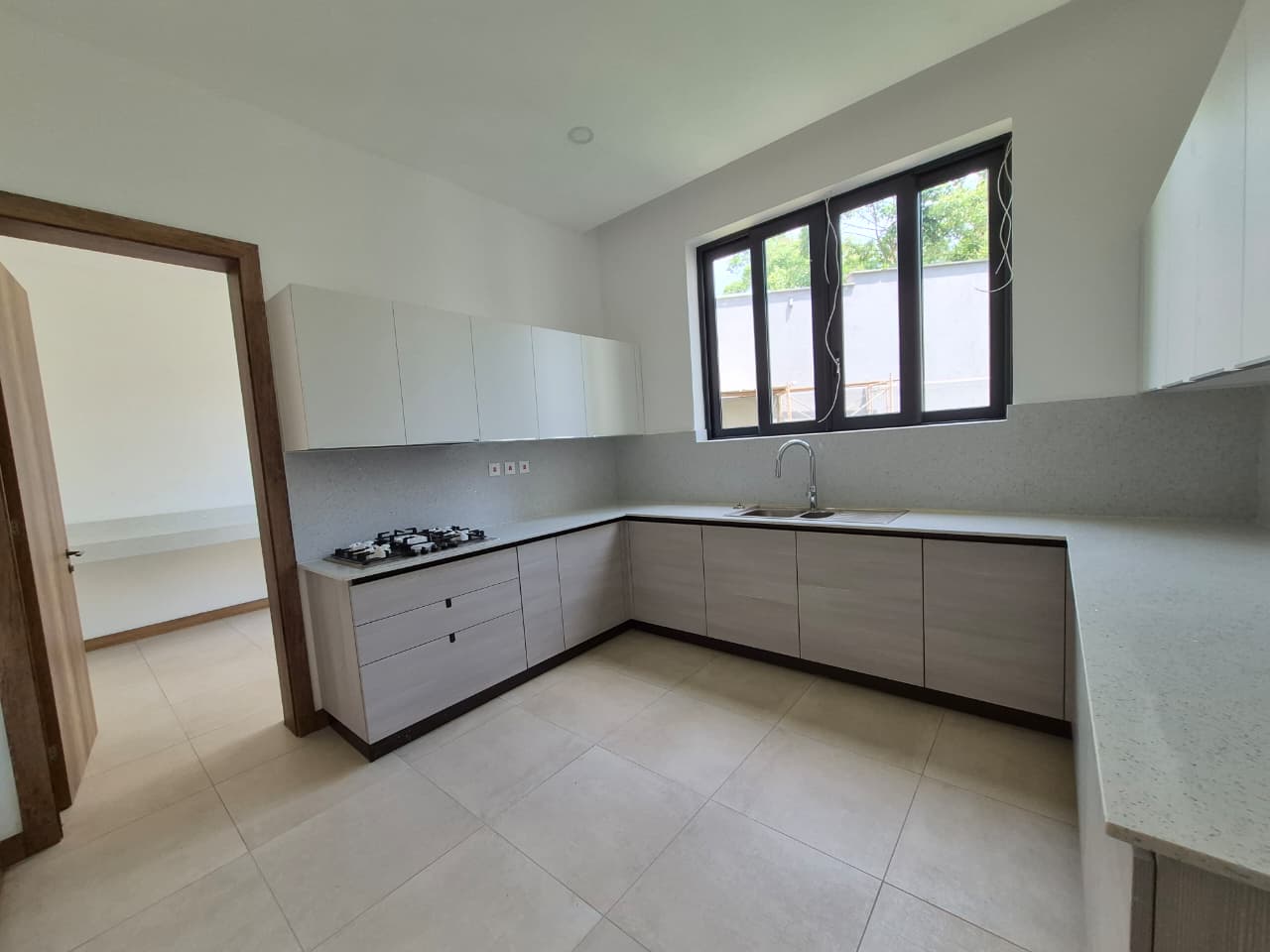Exclusive 5-Bedroom Residence for Sale in Nyari Estate. thumbnail 3