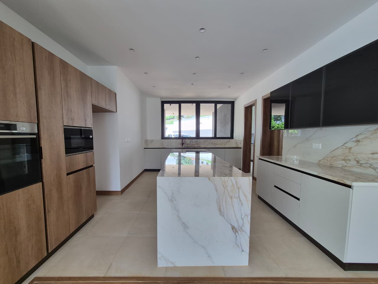 Exclusive 5-Bedroom Residence for Sale in Nyari Estate. thumbnail 6